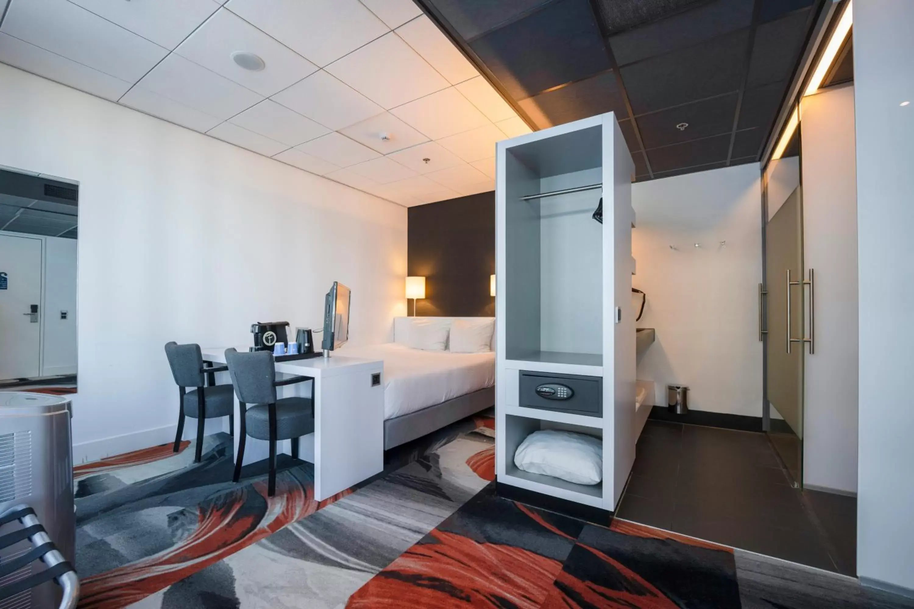 TV/Entertainment Center in Fletcher Wellness-Hotel Leiden