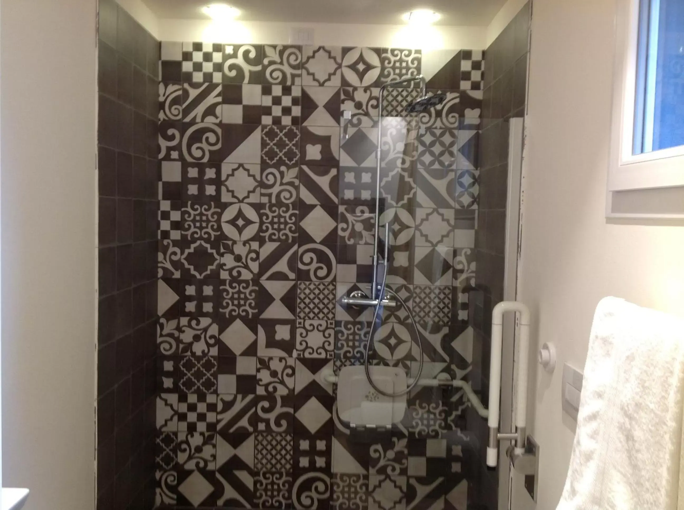 Shower, Bathroom in Bell Suite Hotel