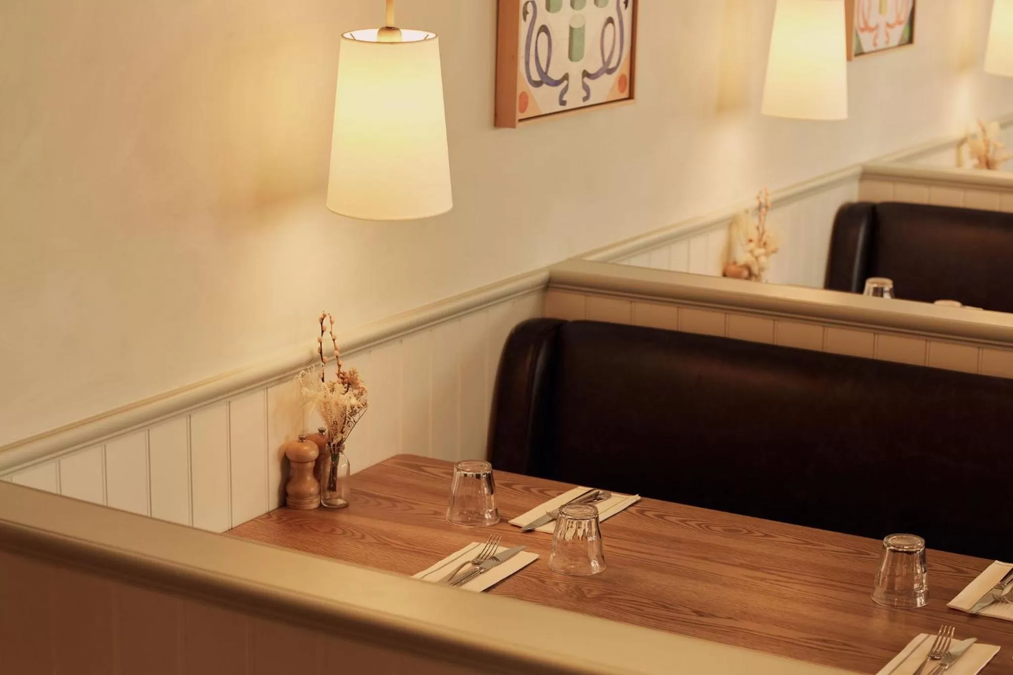 Restaurant/places to eat, TV/Entertainment Center in The Georgian, Coppa Club