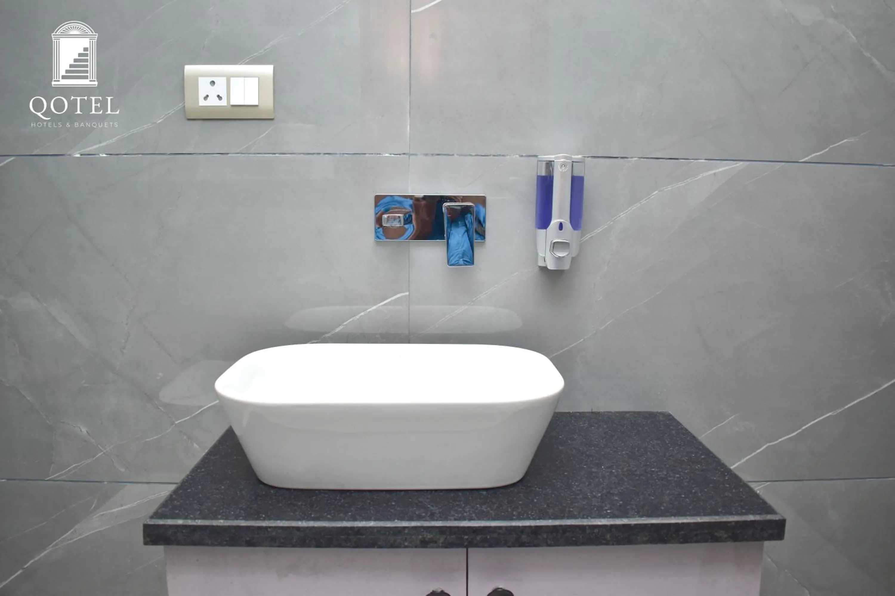 Bathroom in Qotel Comfort Ashok Vihar - Near Delhi University