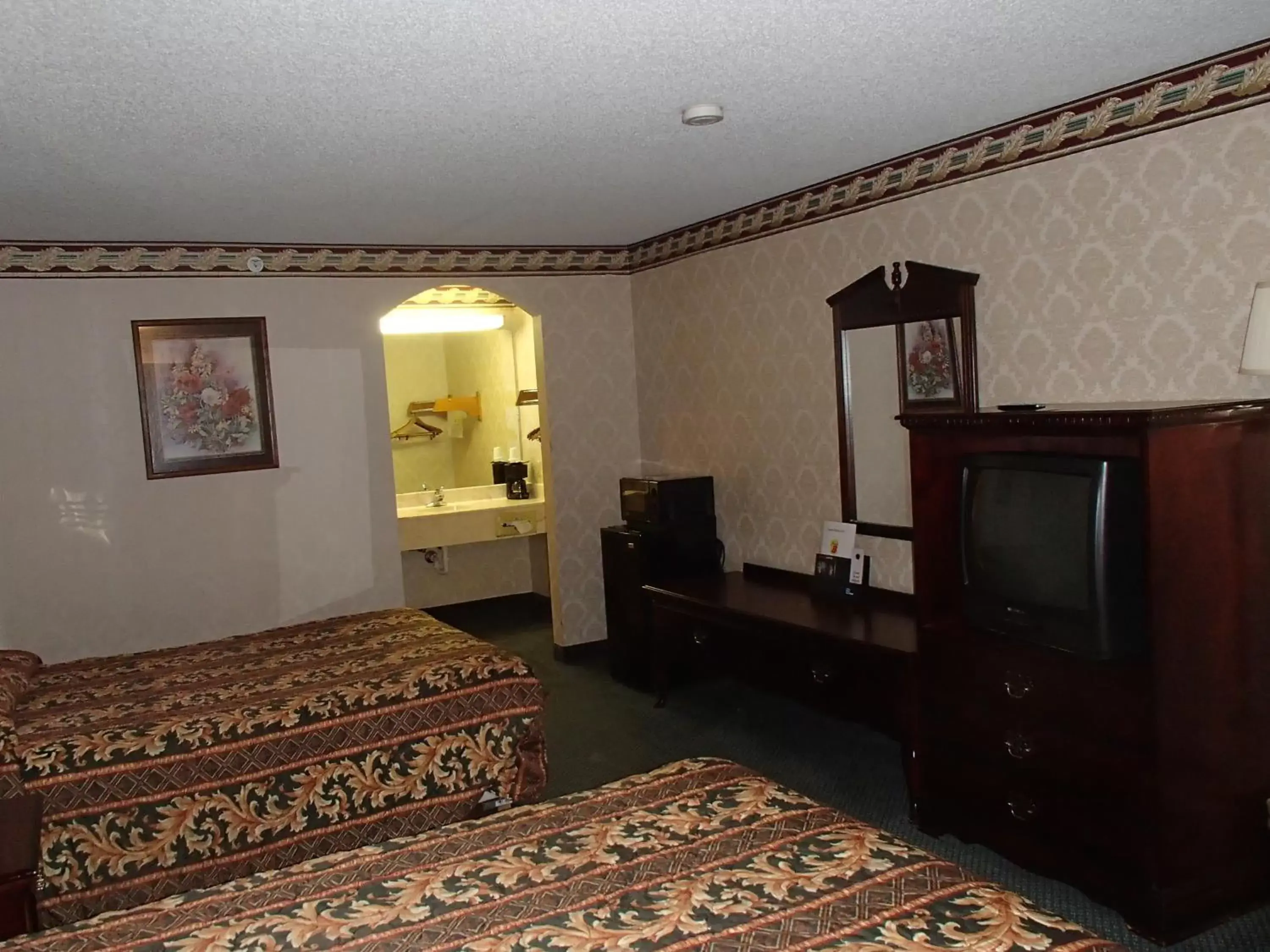 Queen Room with Two Queen Beds - Non-Smoking in Super 8 by Wyndham Dallas South