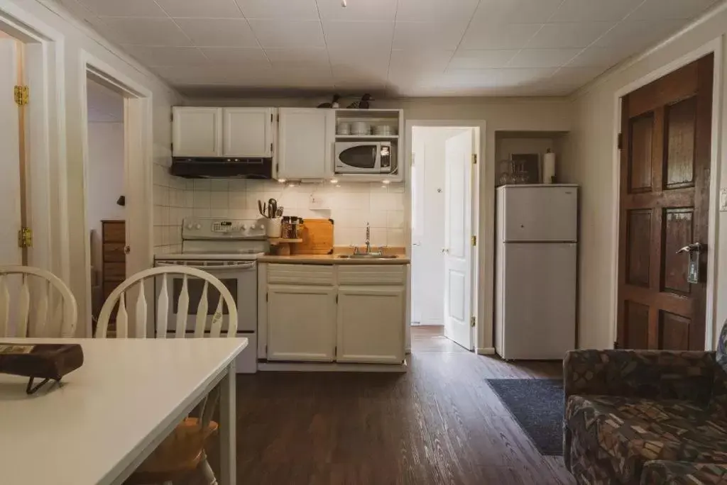 kitchen, Kitchen/Kitchenette in Barefoot Villas and Retreat