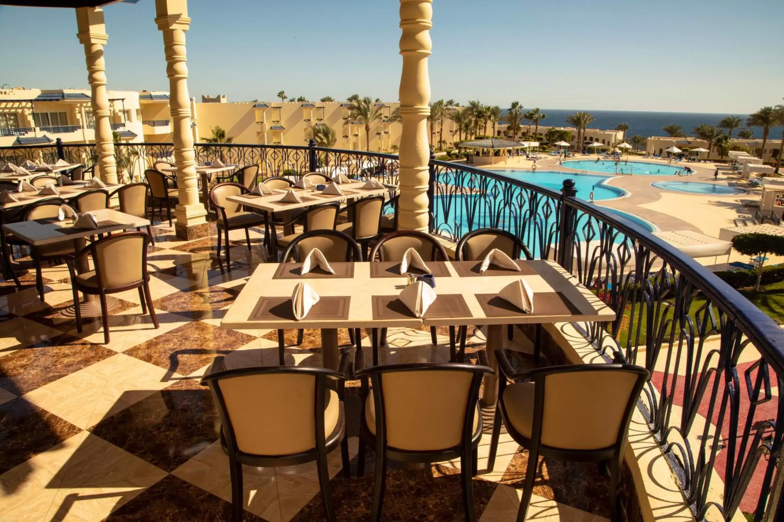 Restaurant/Places to Eat in Grand Oasis Resort
