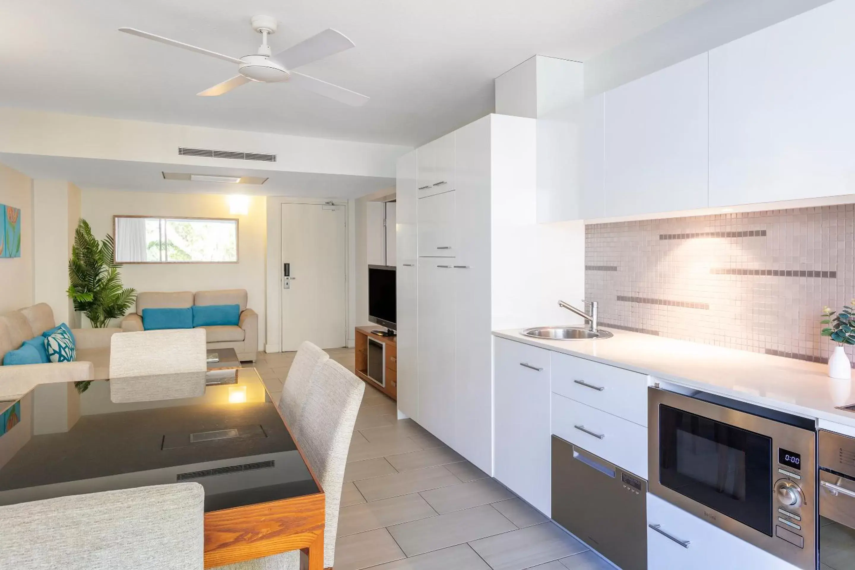 Three-Bedroom Family Apartment in Drift Palm Cove Three-Bedroom Family Apartment in Drift Palm Cove
