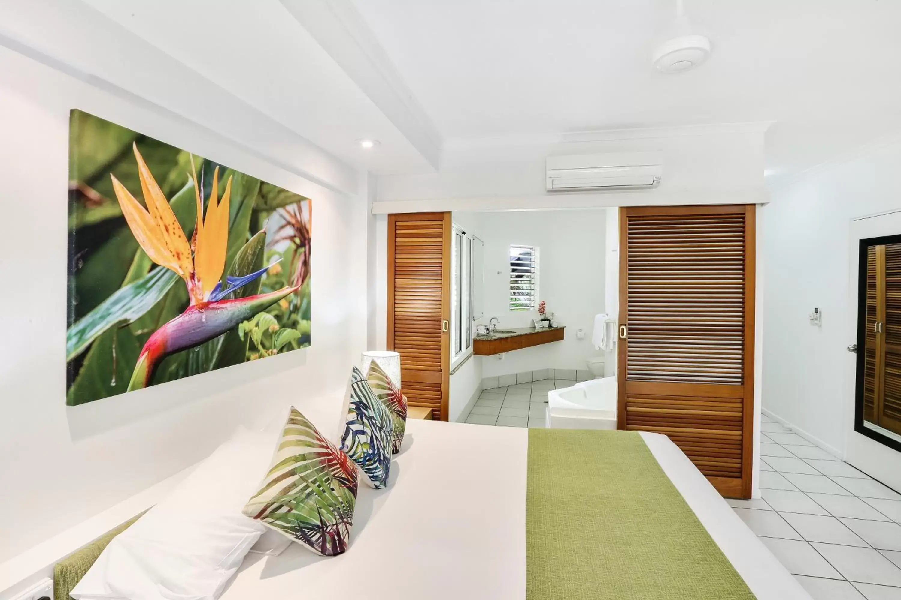 Superior Spa Suite in The Reef Retreat Palm Cove