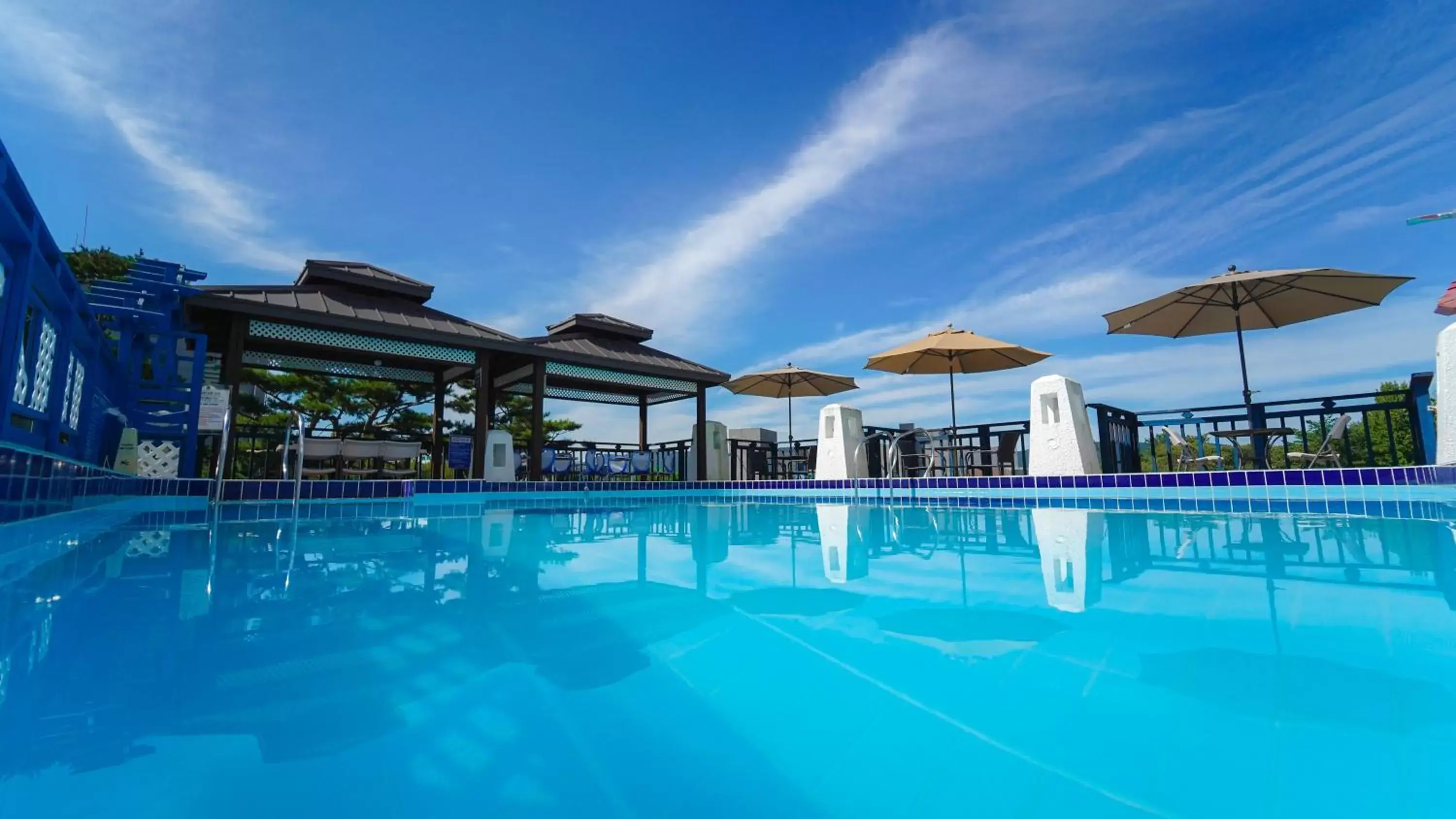 Pool view, Swimming Pool in Benikea Swiss Rosen Hotel