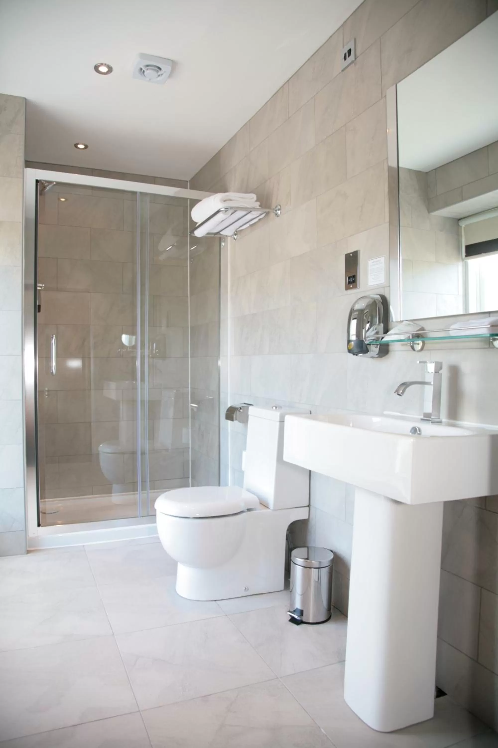 Bathroom in Kelvingrove Hotel - Sauchiehall St