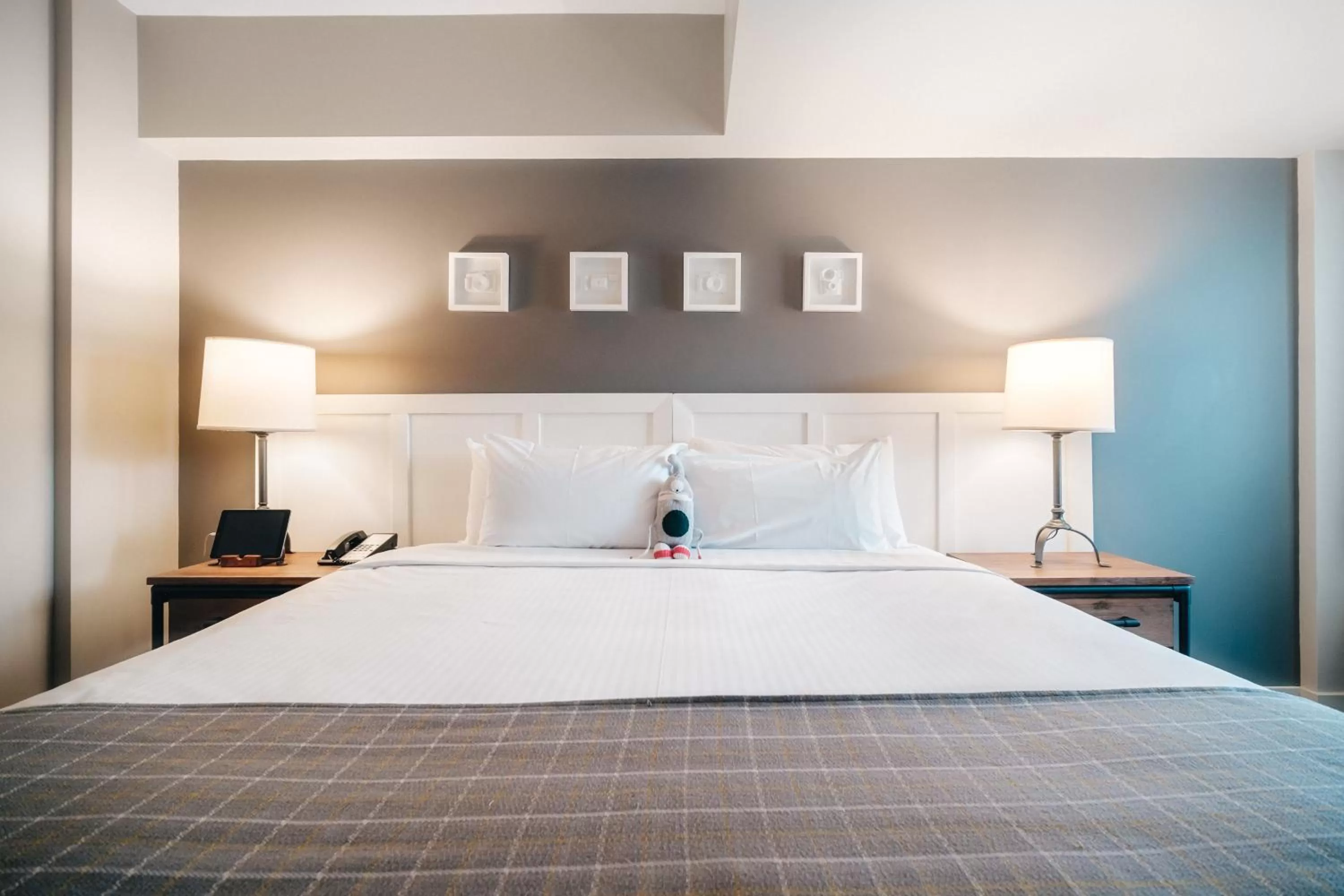 Bed in Summit Lodge Boutique Hotel by Paradox