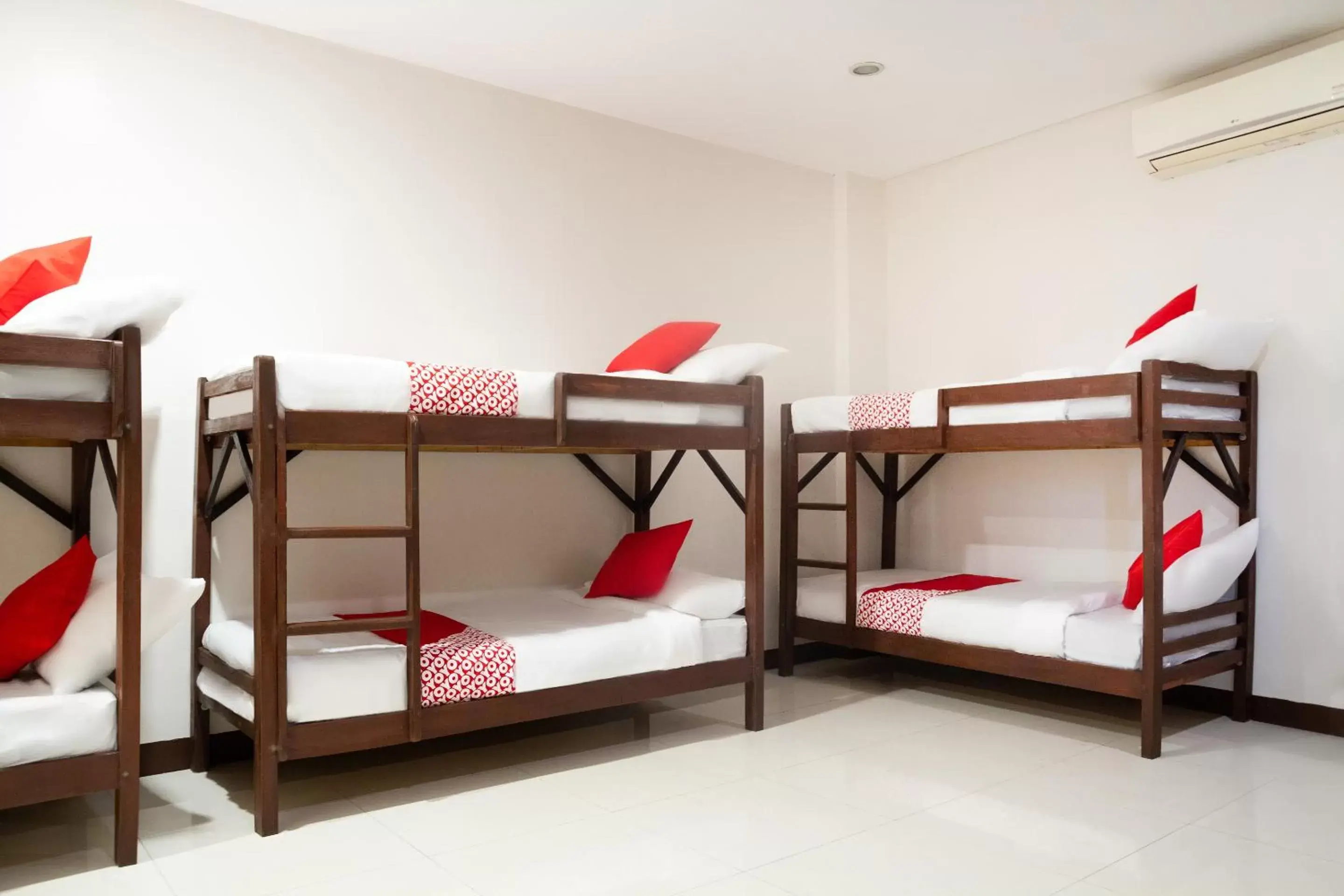 Bedroom, Bunk Bed in OYO 153 Espacio de Clarita Hometel