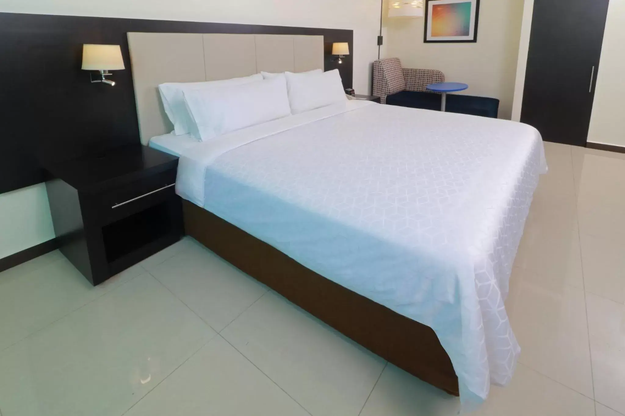 Photo of the whole room, Bed in Holiday Inn Express - Tuxpan, an IHG Hotel