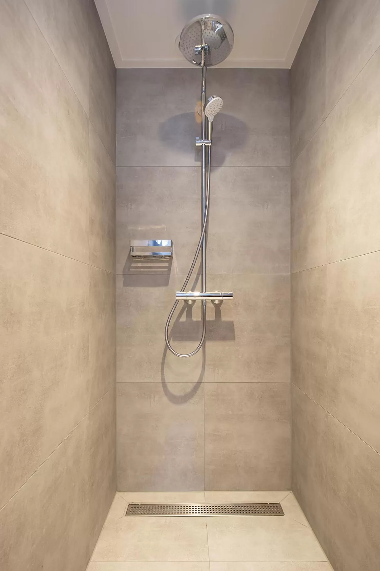 Bathroom in Snoozz Hotels Bolsward Boutique hotel zonder receptie met digitale sleutel