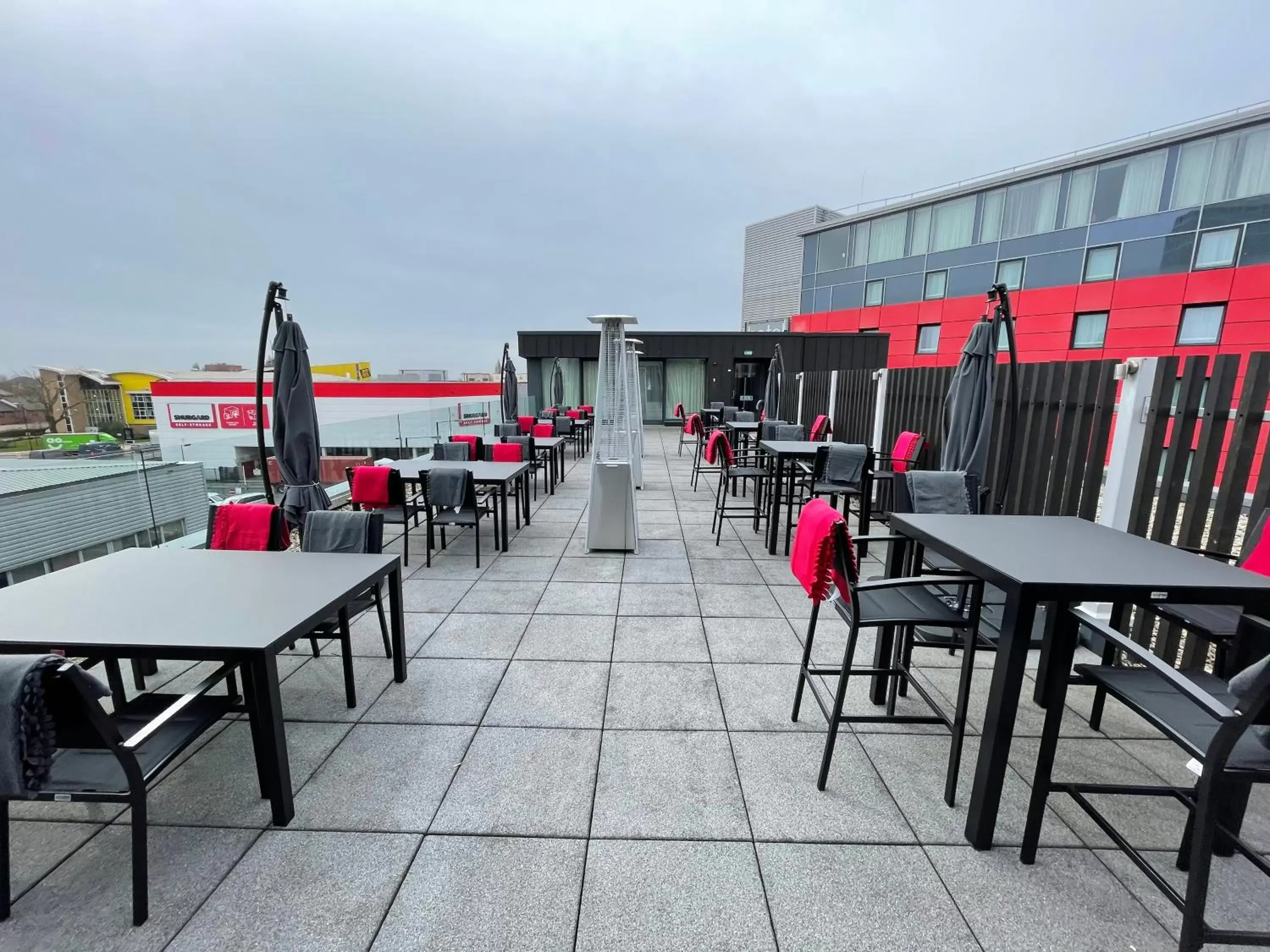 Patio, Restaurant/Places to Eat in Holiday Inn London West, an IHG Hotel