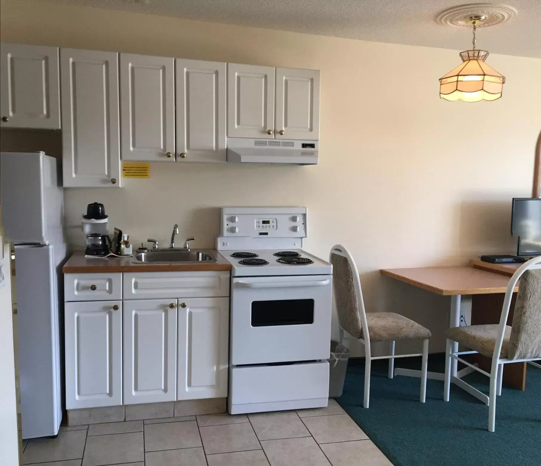 Two Queen Beds with Kitchen in Western Budget Motel #3 Whitecourt