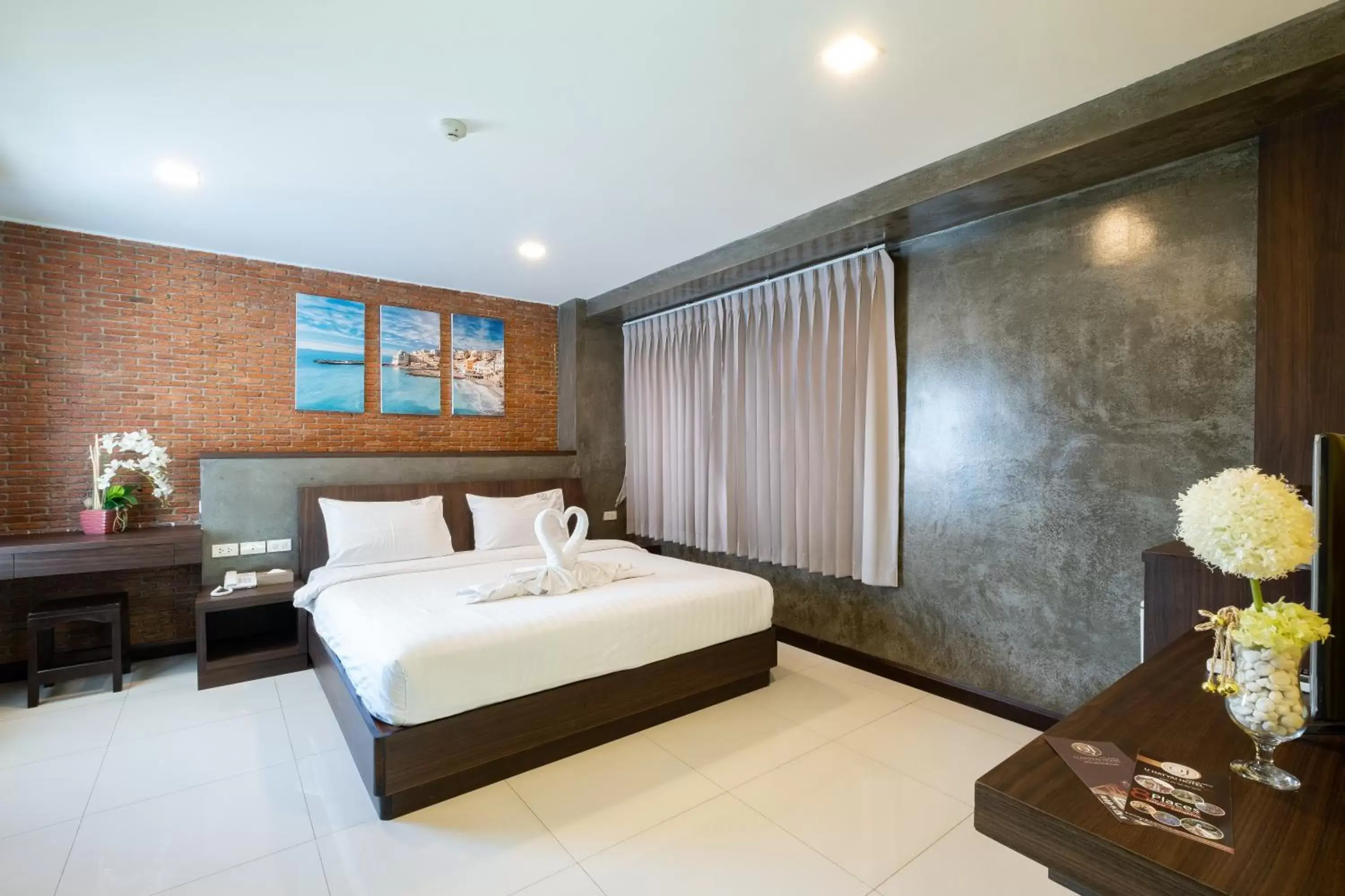 Photo of the whole room, Bed in U Hatyai Hotel