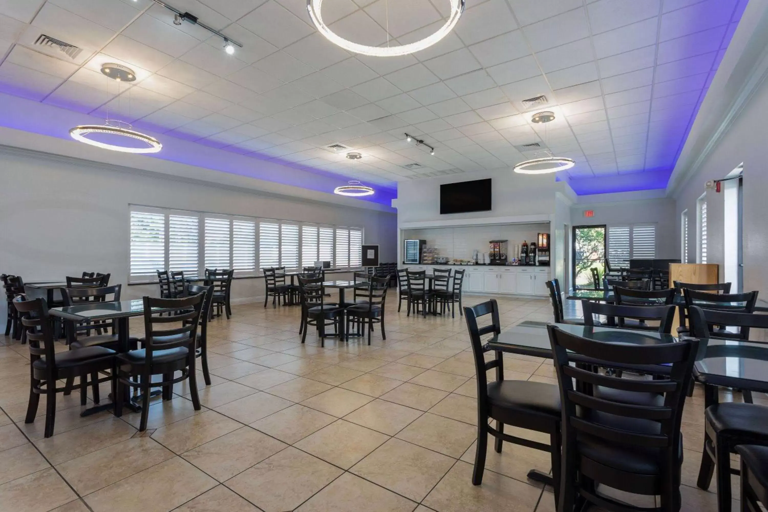 Breakfast, Restaurant/Places to Eat in Days Inn & Suites by Wyndham Lakeland