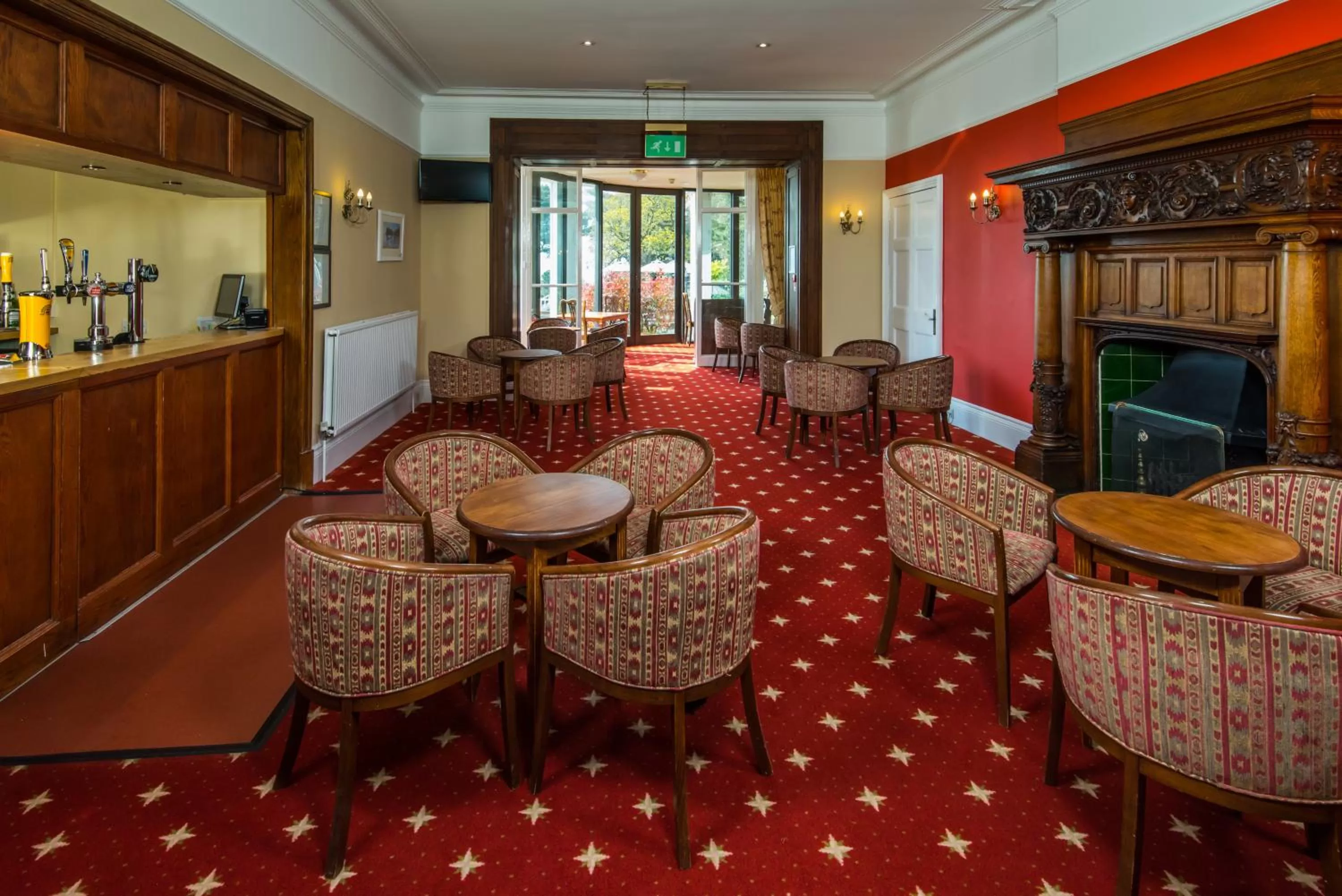 Lounge or bar in Cliffden Hotel
