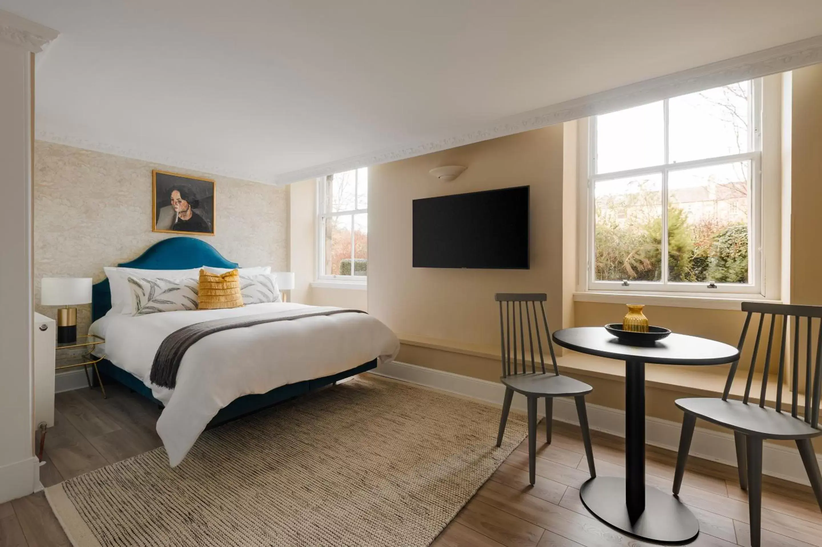 Bedroom in Sonder Royal Garden Apartments