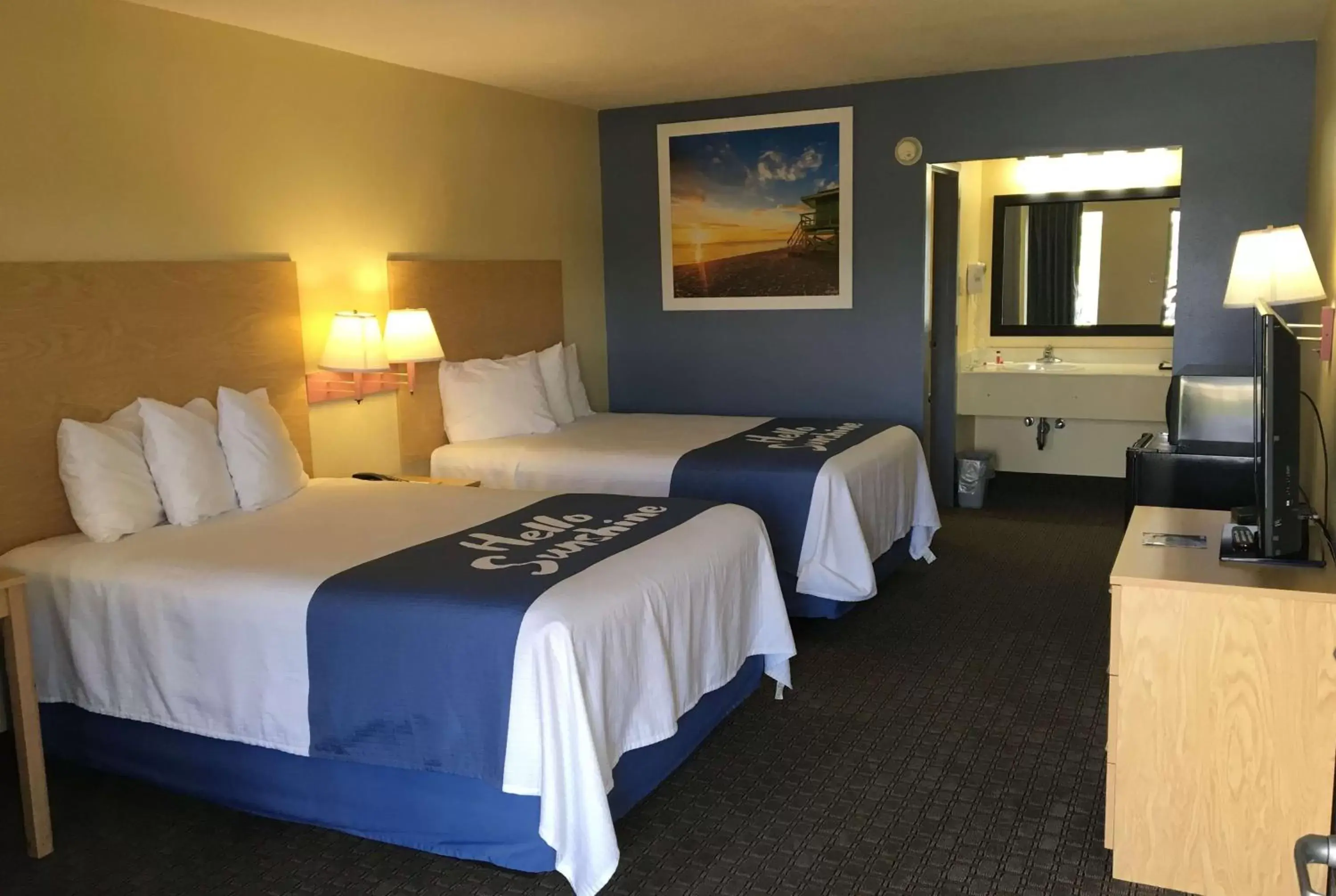 Photo of the whole room, Bed in Days Inn by Wyndham Crystal River