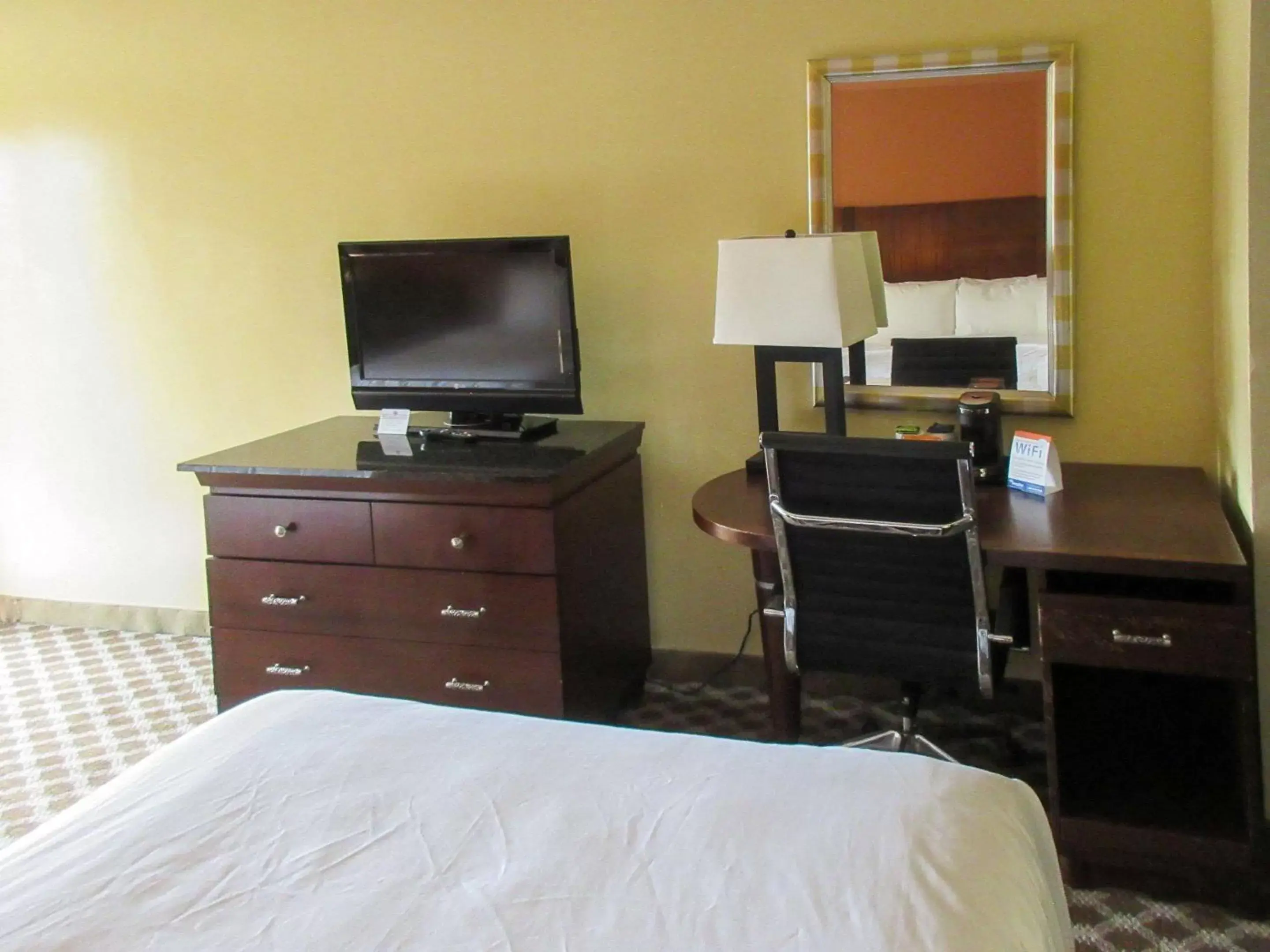 Photo of the whole room, TV/Entertainment Center in Clarion Inn Fort Collins