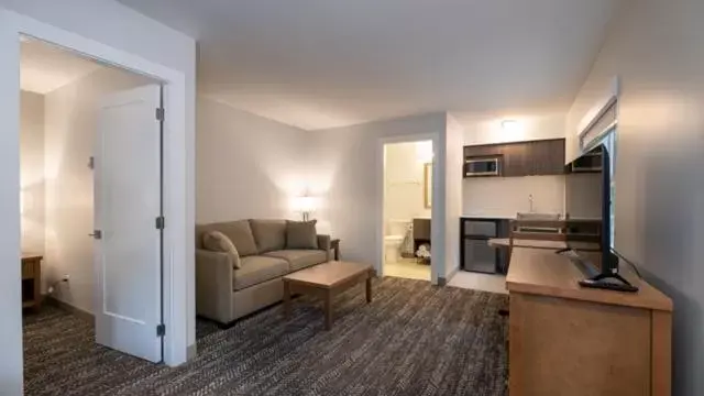 Living room, Seating Area in George Point Inn