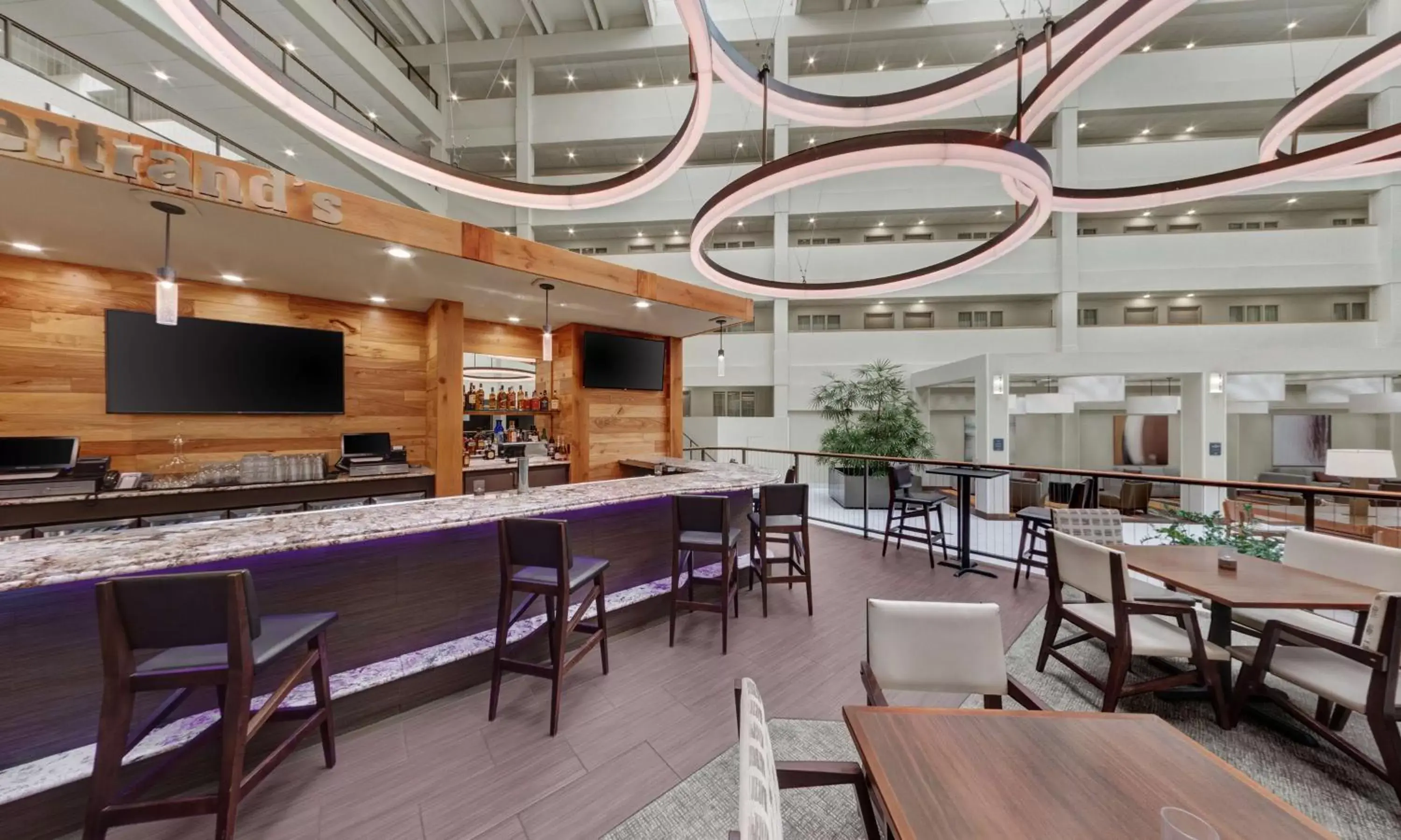 Lounge or bar, Restaurant/Places to Eat in Embassy Suites by Hilton Milwaukee Brookfield