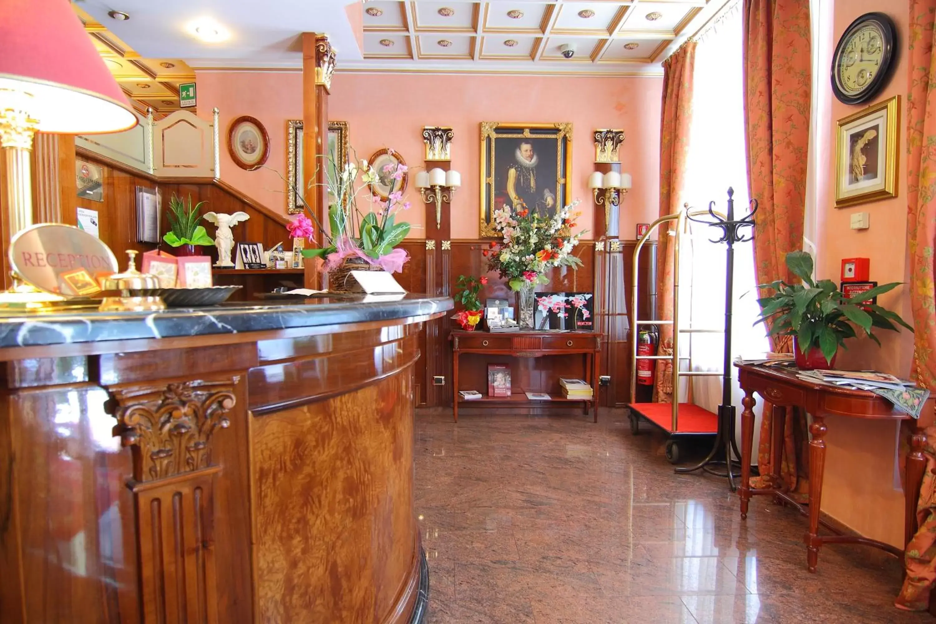 Lobby or reception, Lounge/Bar in Hotel Vittoria