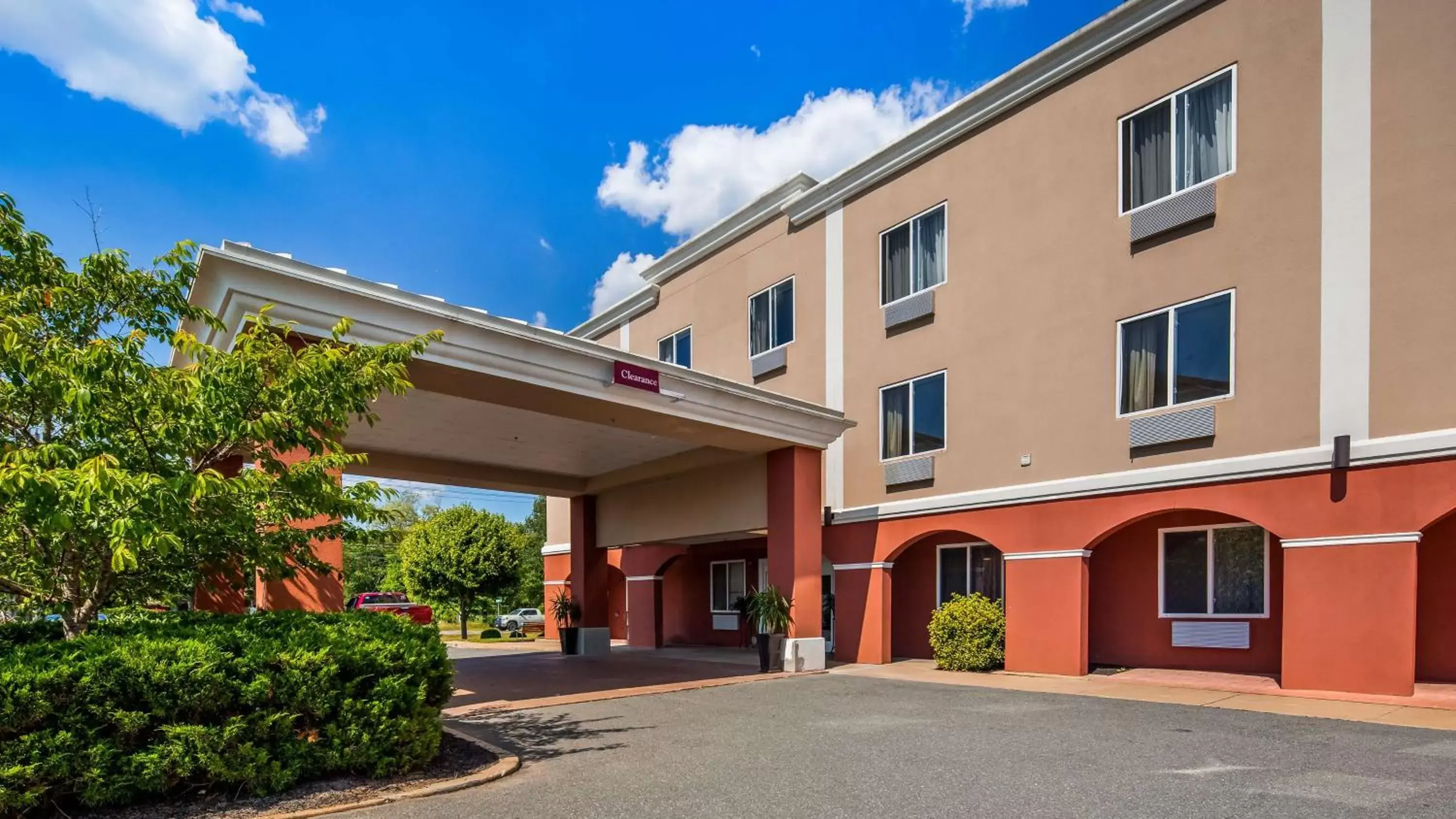 Property Building in Best Western Dartmouth-New Bedford