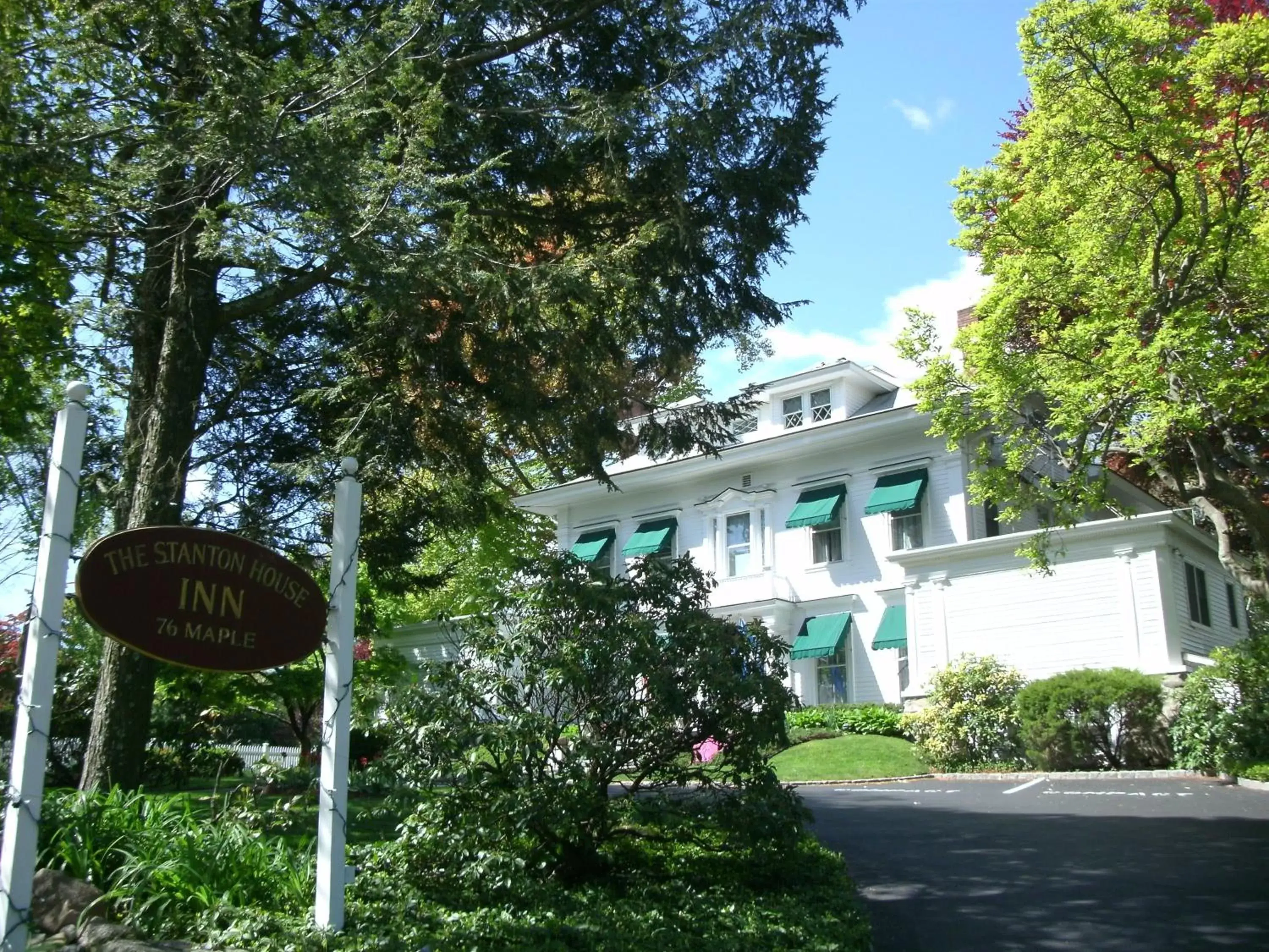 Property Building in Stanton House Inn