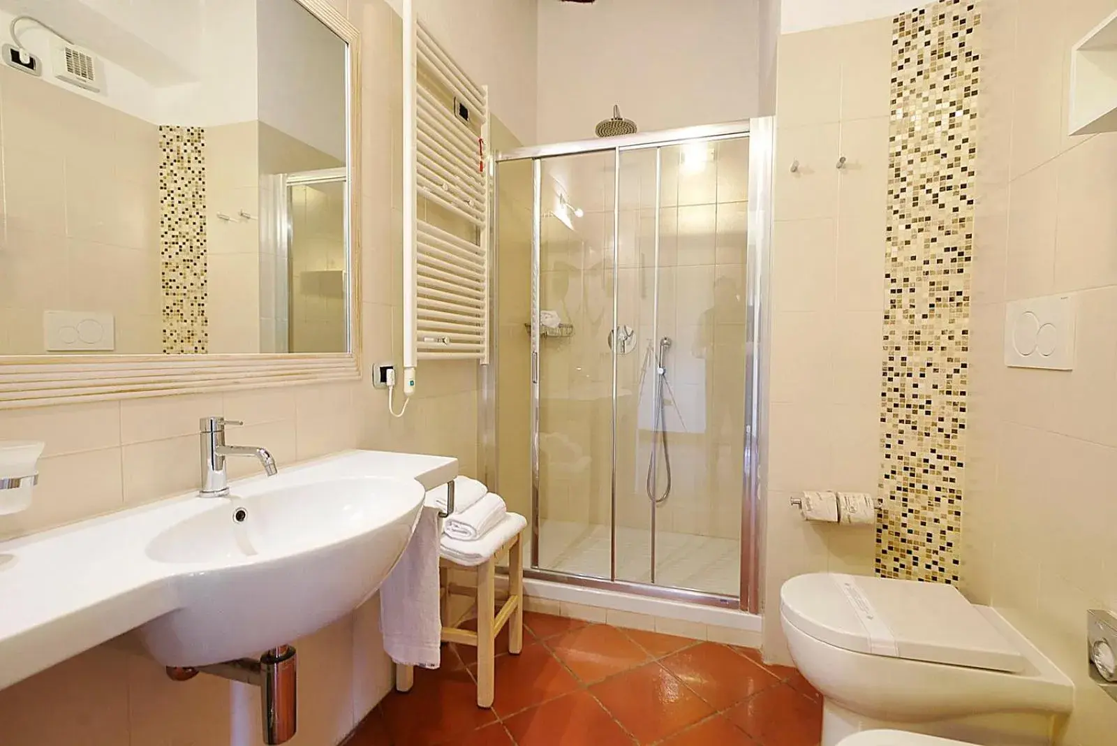 Shower, Bathroom in Calidario Terme Etrusche