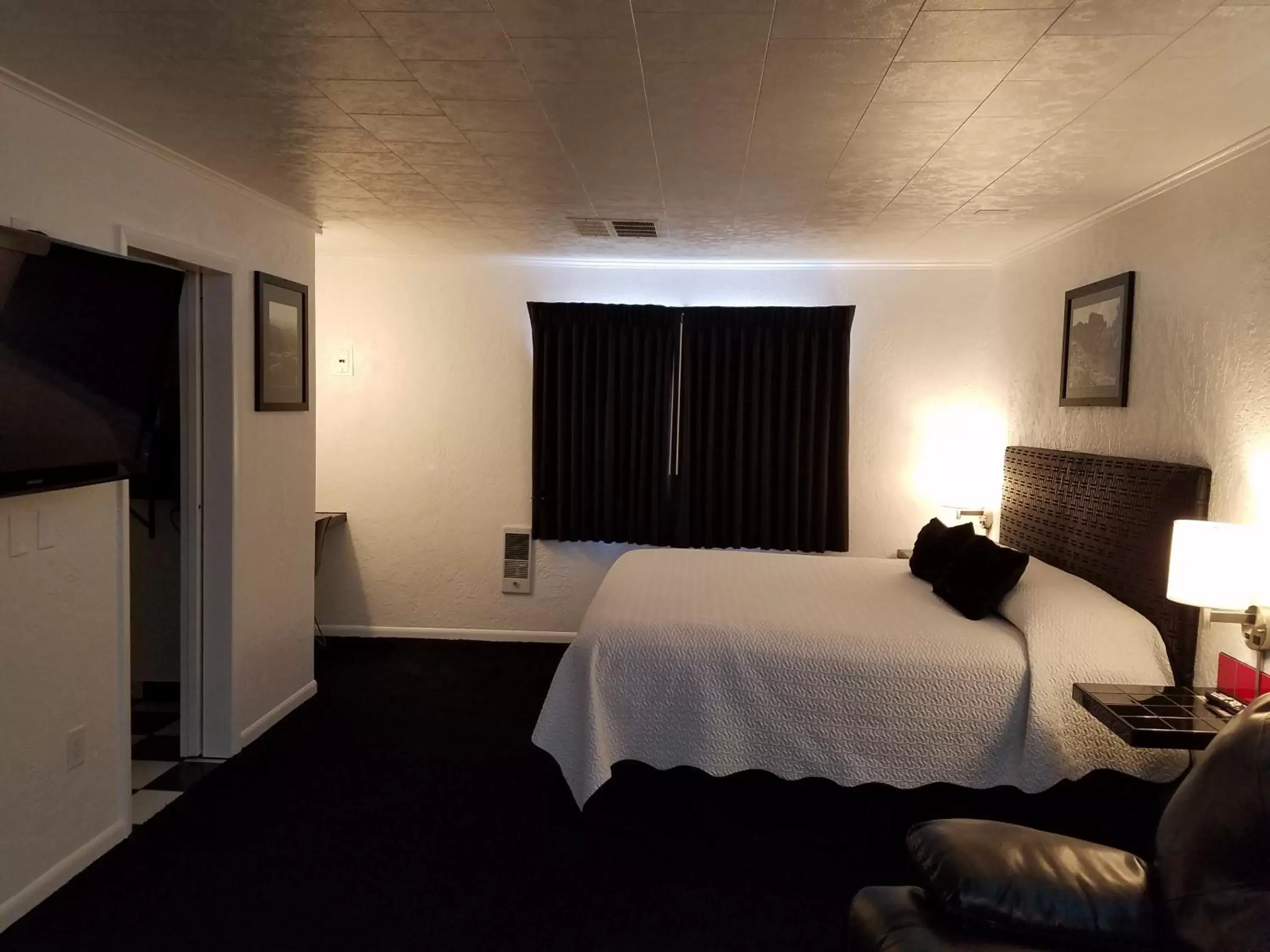 Bedroom, Bed in Rocket Motel