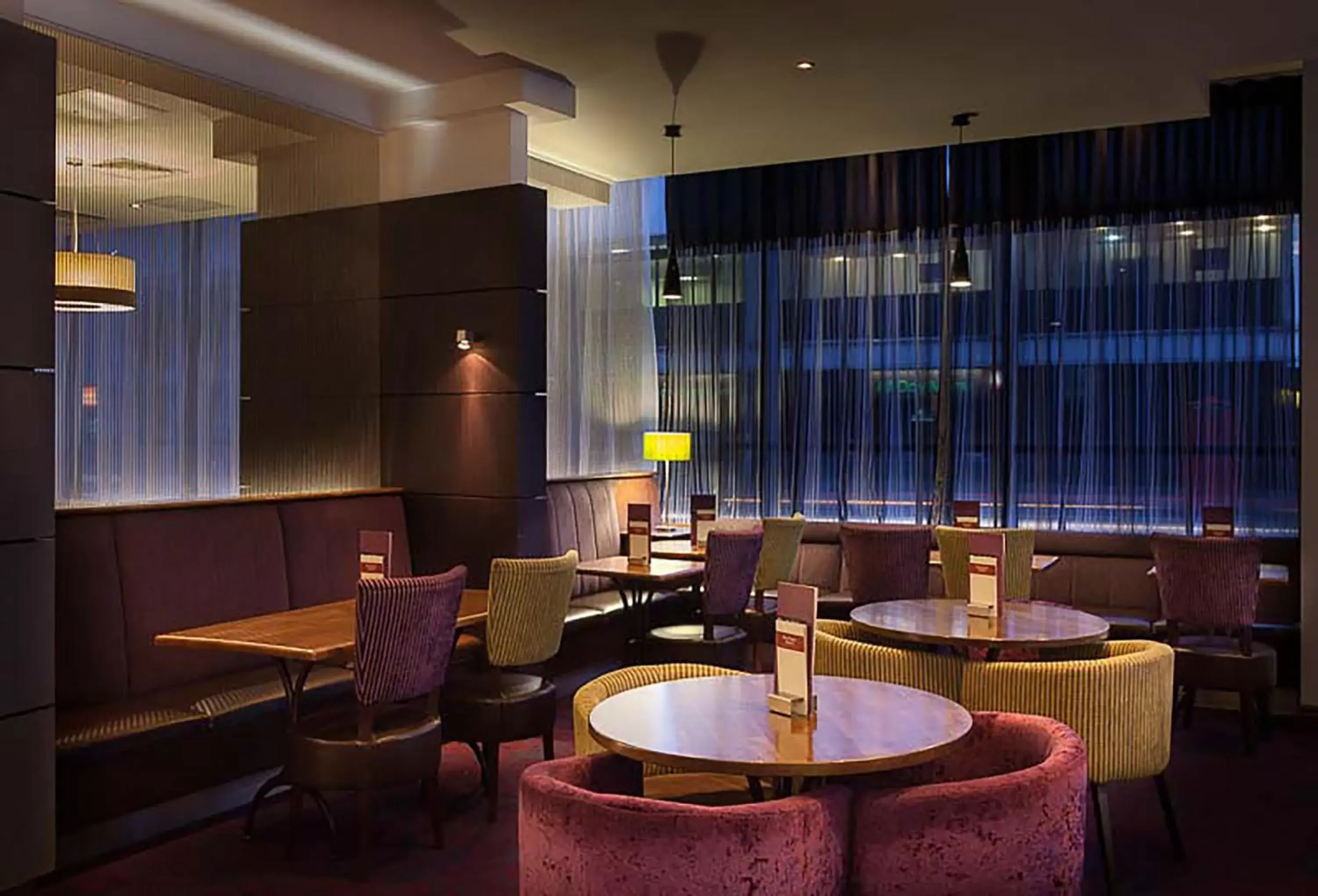 Lounge or bar, Lounge/Bar in Leonardo Hotel Glasgow - Formerly Jurys Inn