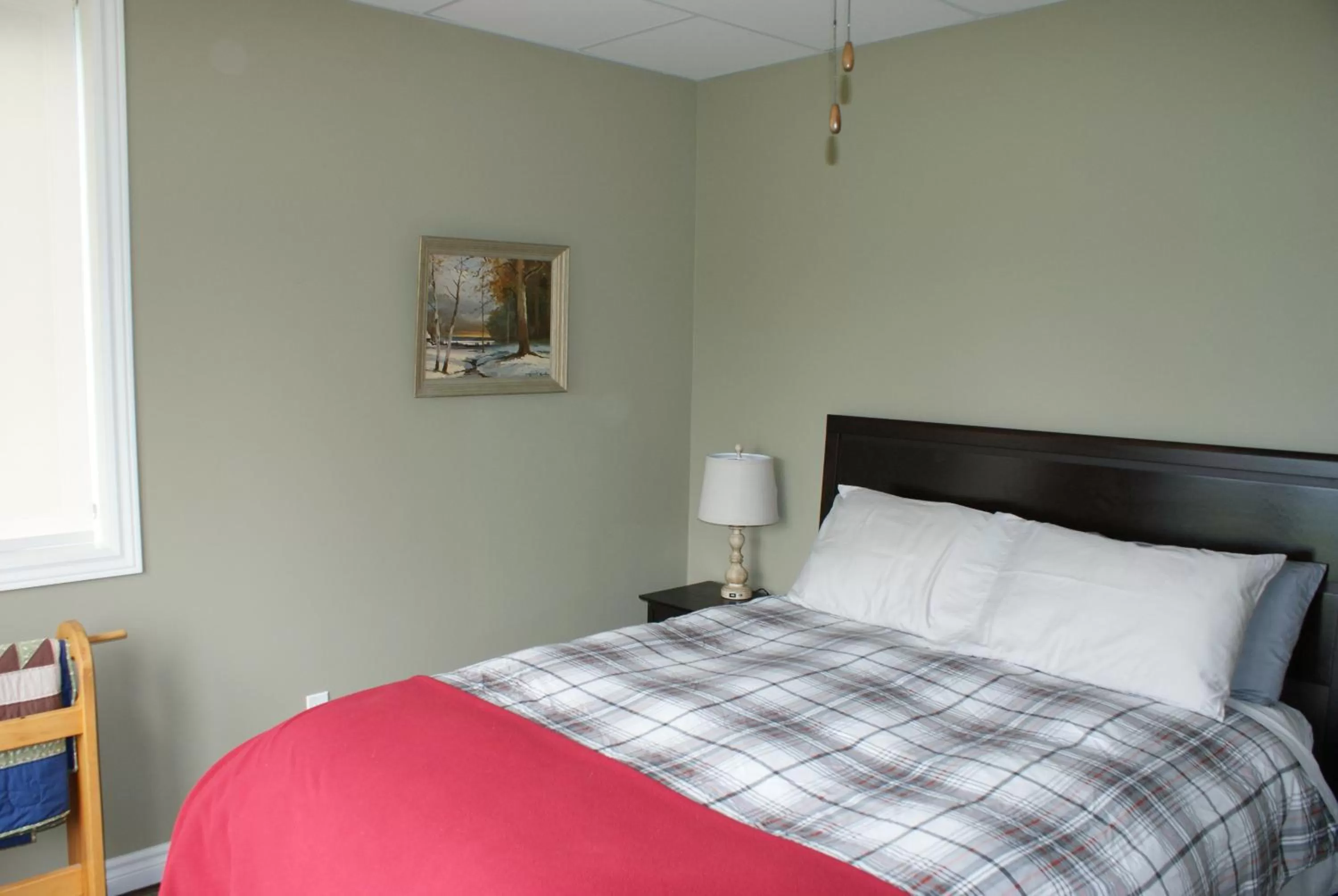 Bed in Top of Algonquin Bed and Breakfast