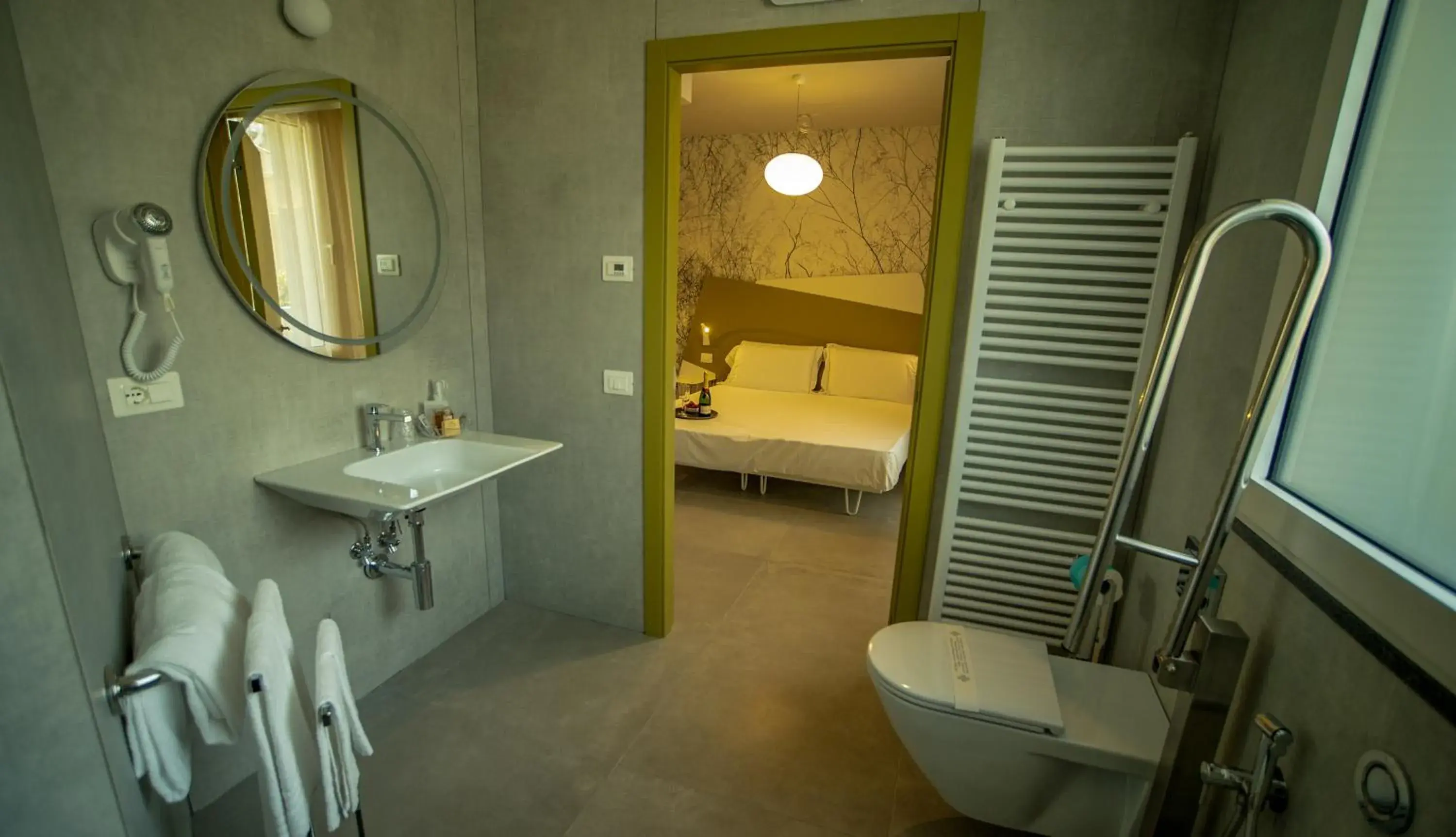Bedroom, Bathroom in Hotel Malavoglia