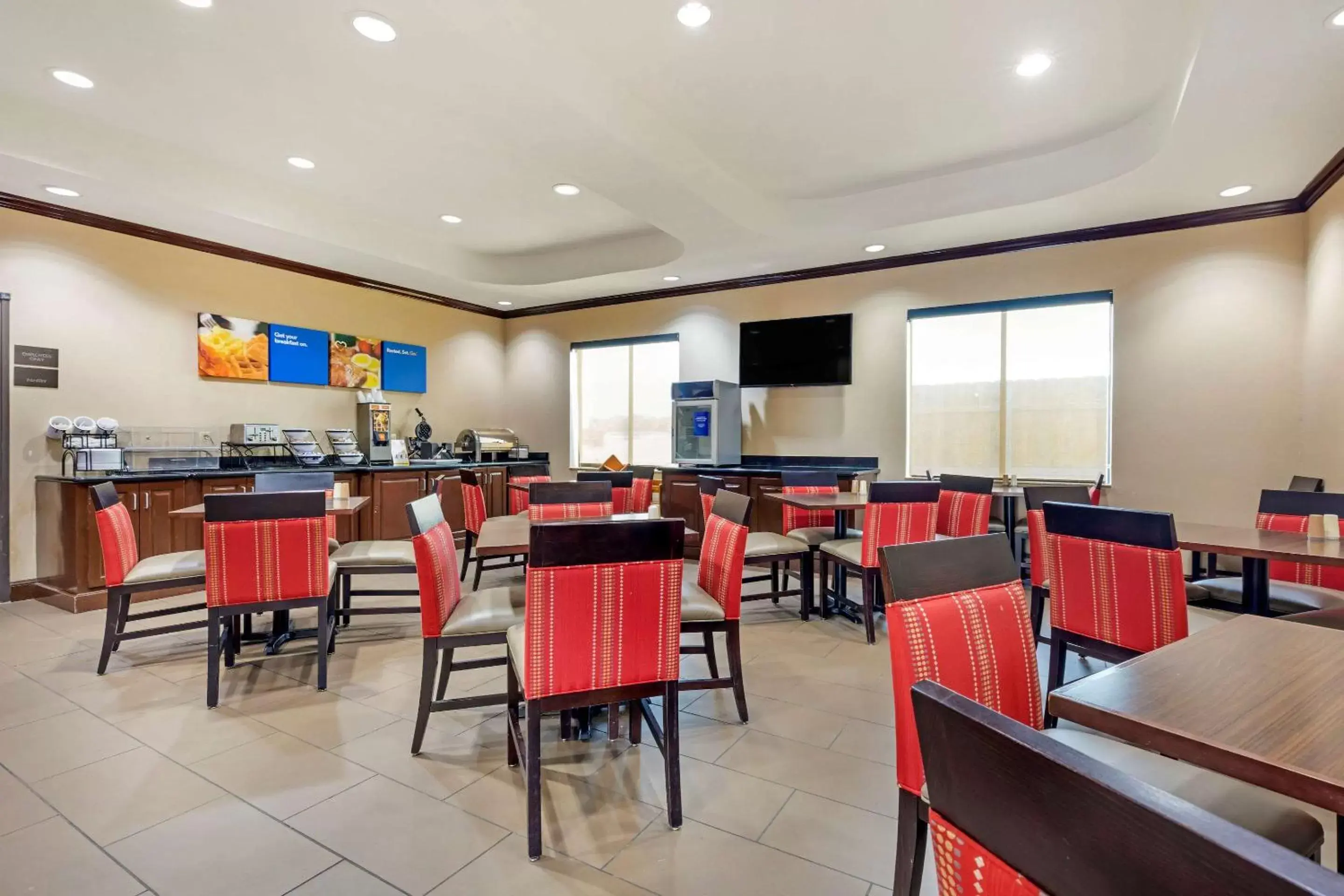 Restaurant/Places to Eat in Comfort Inn Near UNT