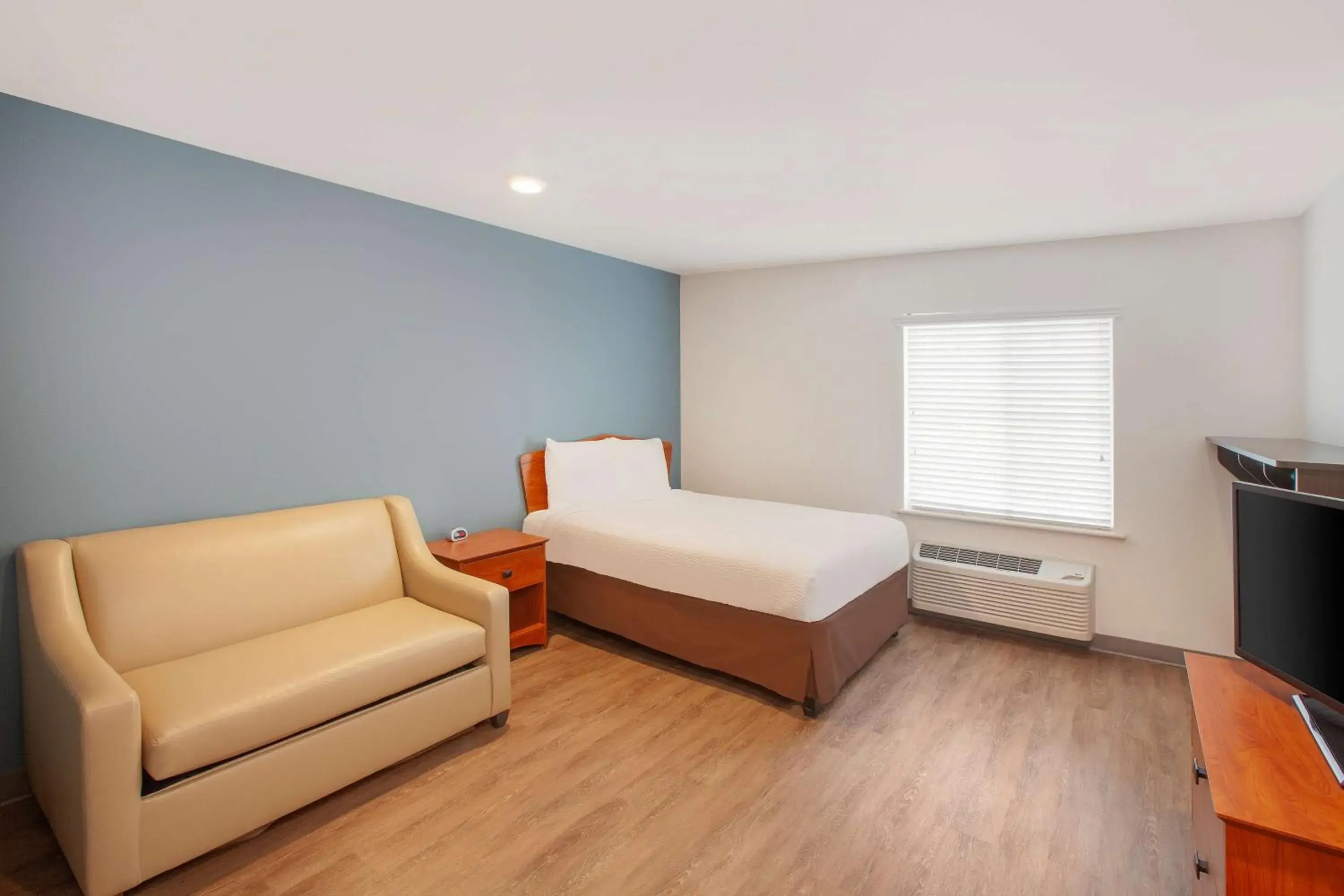 Bedroom, Bed in Extended Stay America Select Suites - Springdale
