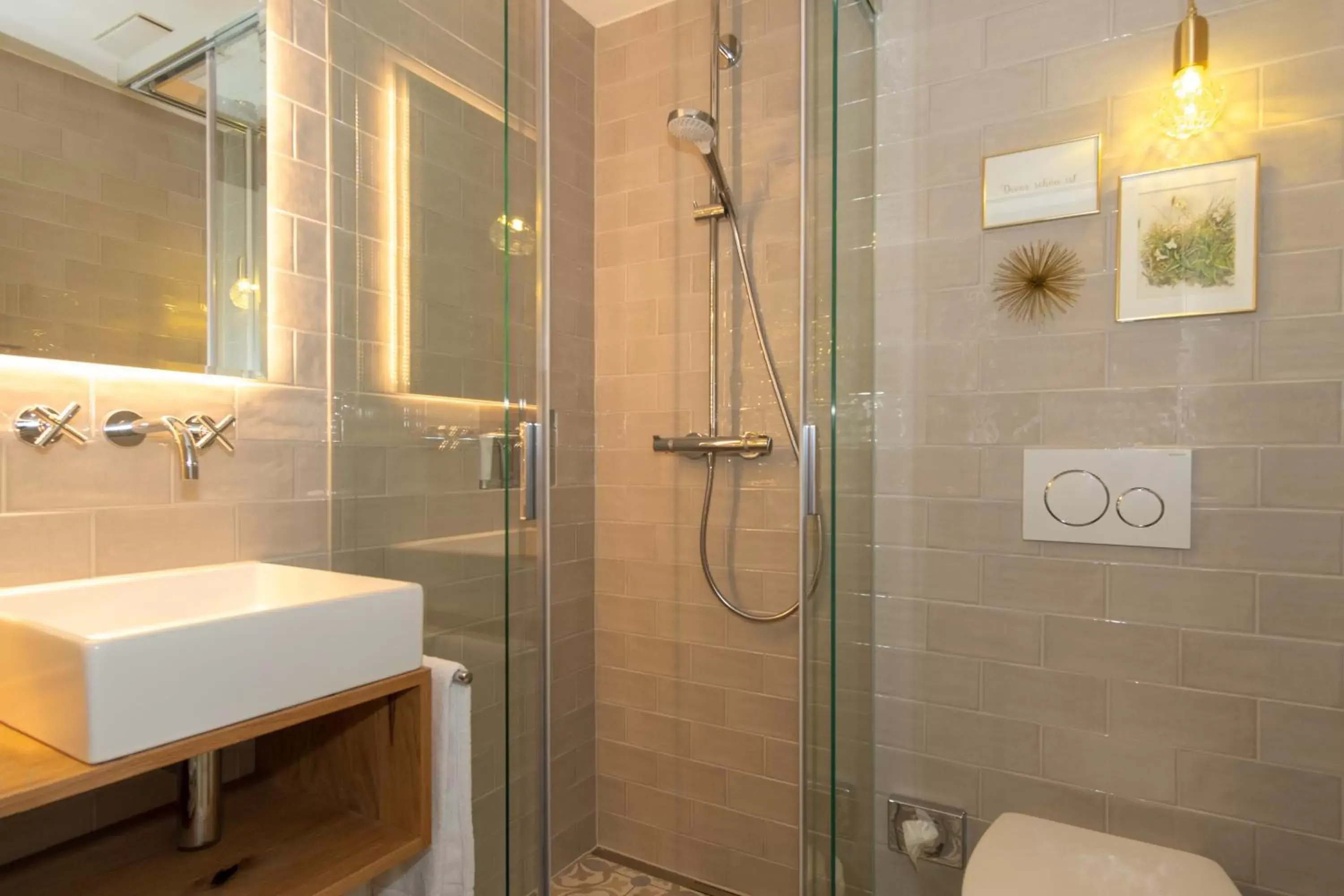 Shower, Bathroom in Hotel Edelweiss