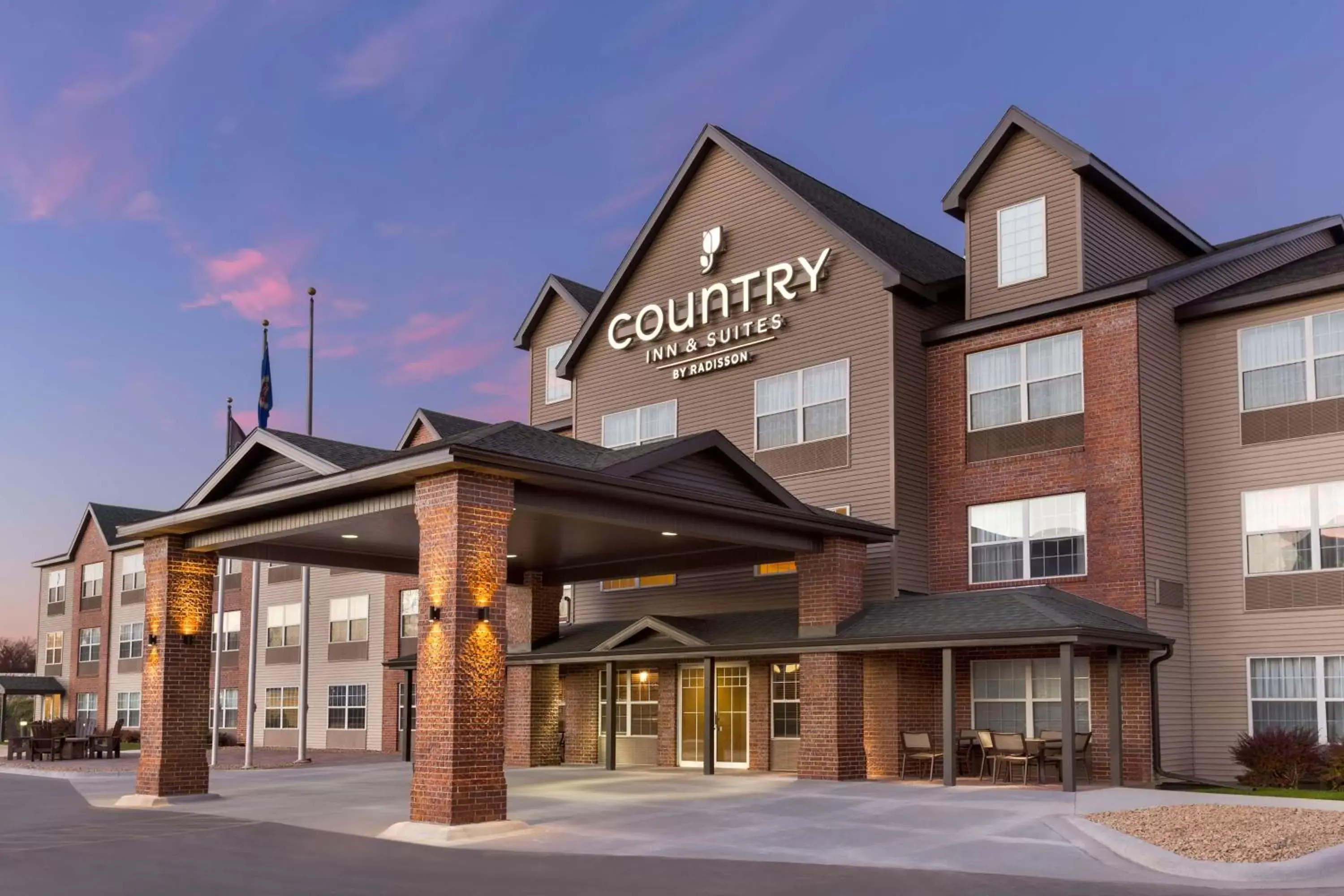 Property Building in Country Inn & Suites by Radisson, Rochester South, MN