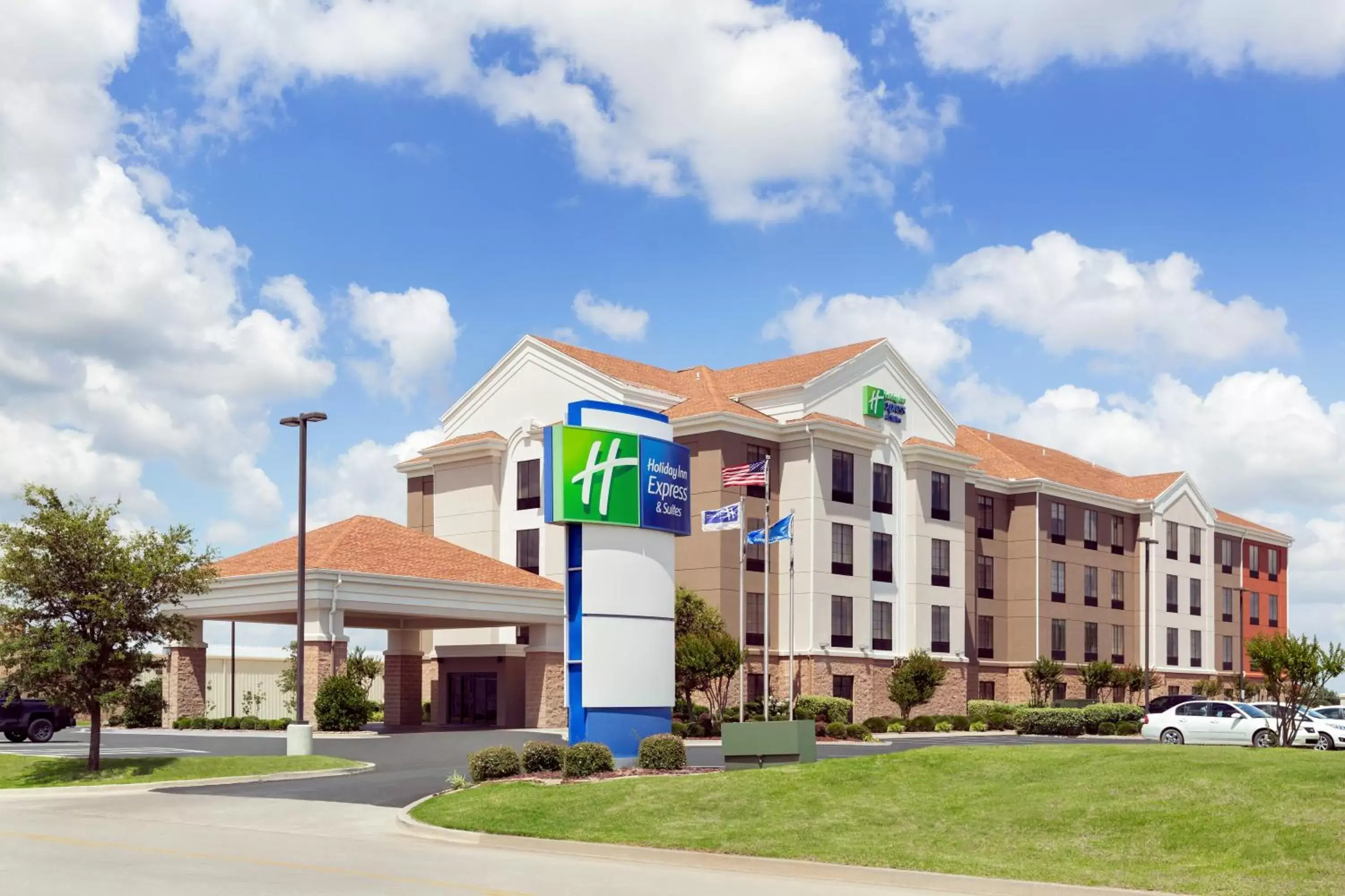 Property Building in Holiday Inn Express Hotel & Suites Shawnee I-40, an IHG Hotel