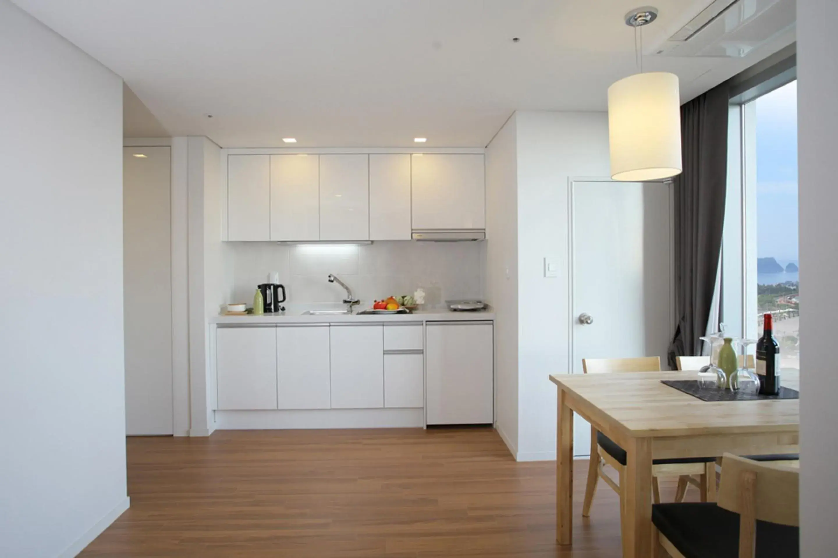 Photo of the whole room, Kitchen/Kitchenette in Vistacay Hotel World Cup