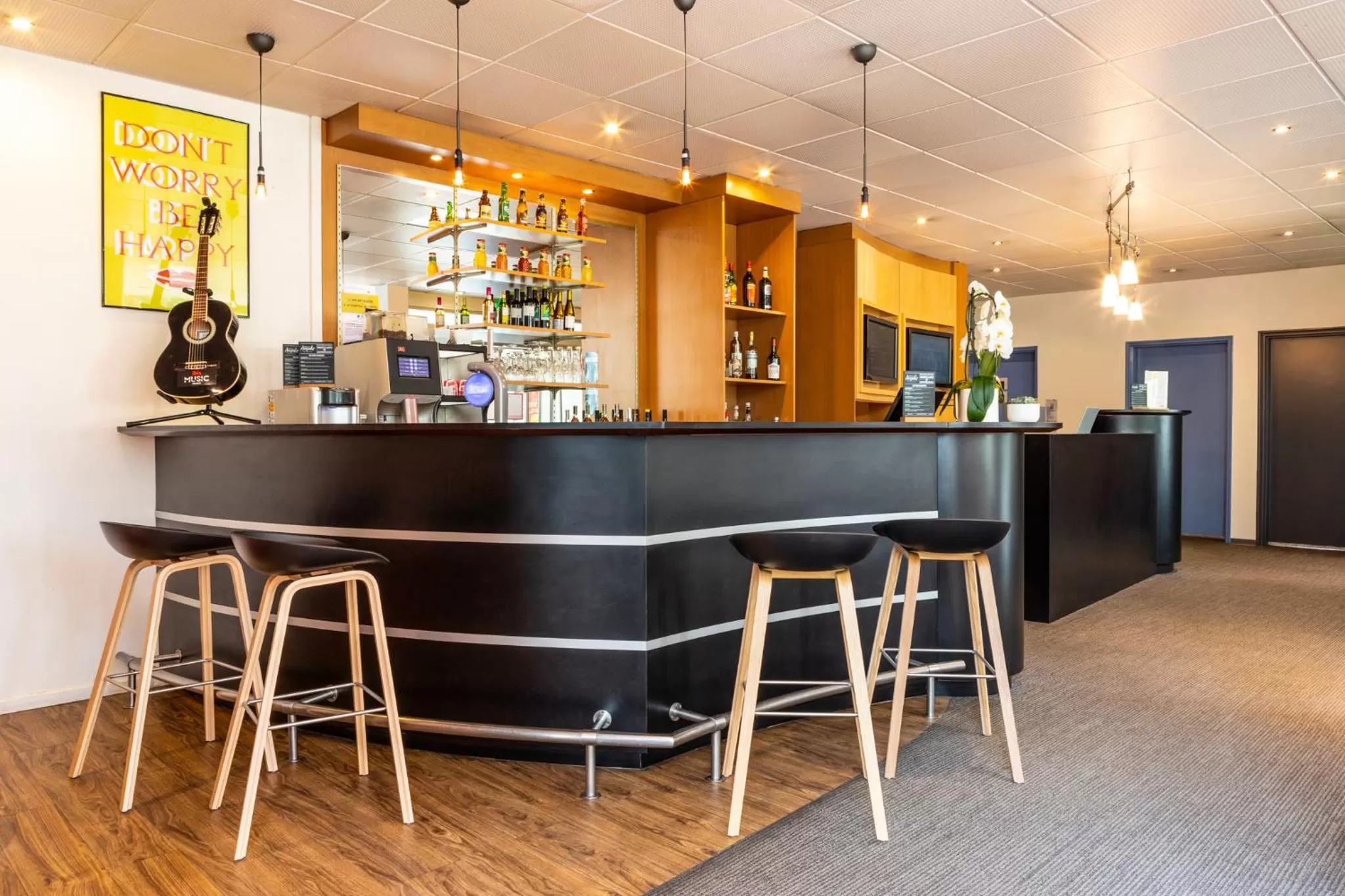 Lounge or bar in ibis Paris Meudon Velizy