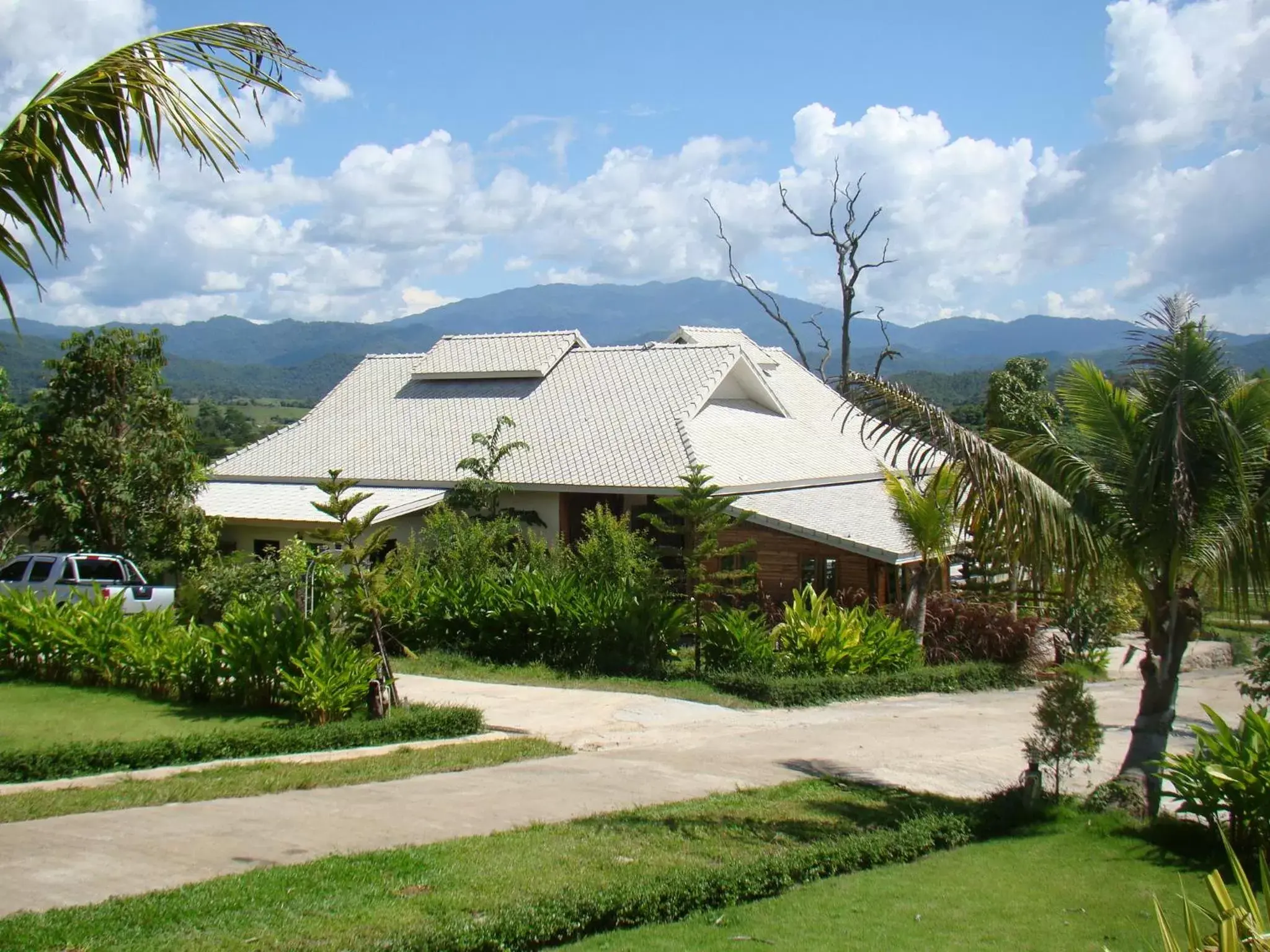 Restaurant/places to eat, Property Building in Pai Iyara Resort