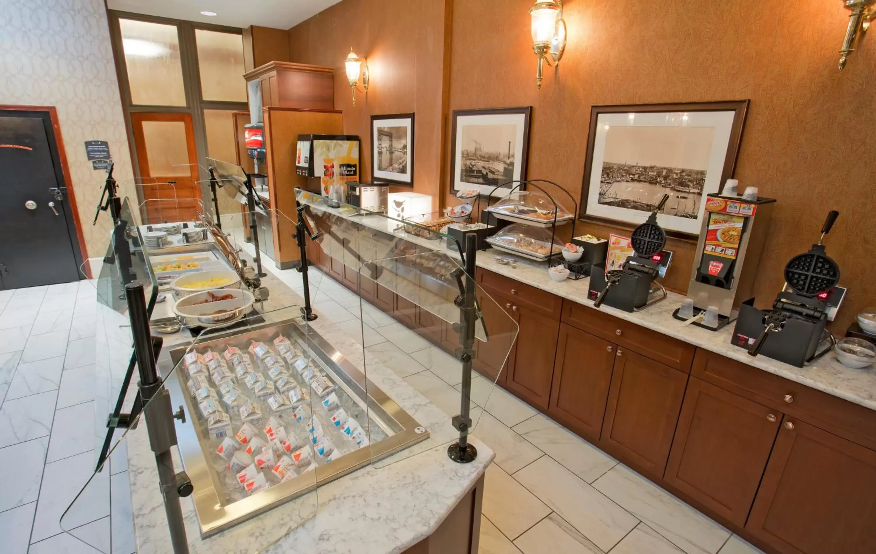 Restaurant/places to eat in Staybridge Suites Baltimore - Inner Harbor, an IHG Hotel
