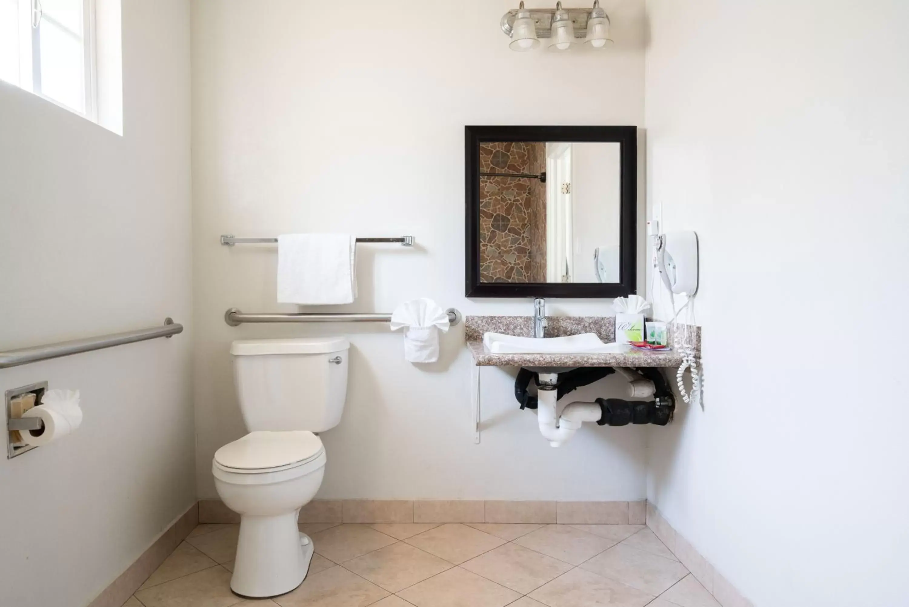 Bathroom in Solaire Inn & Suites