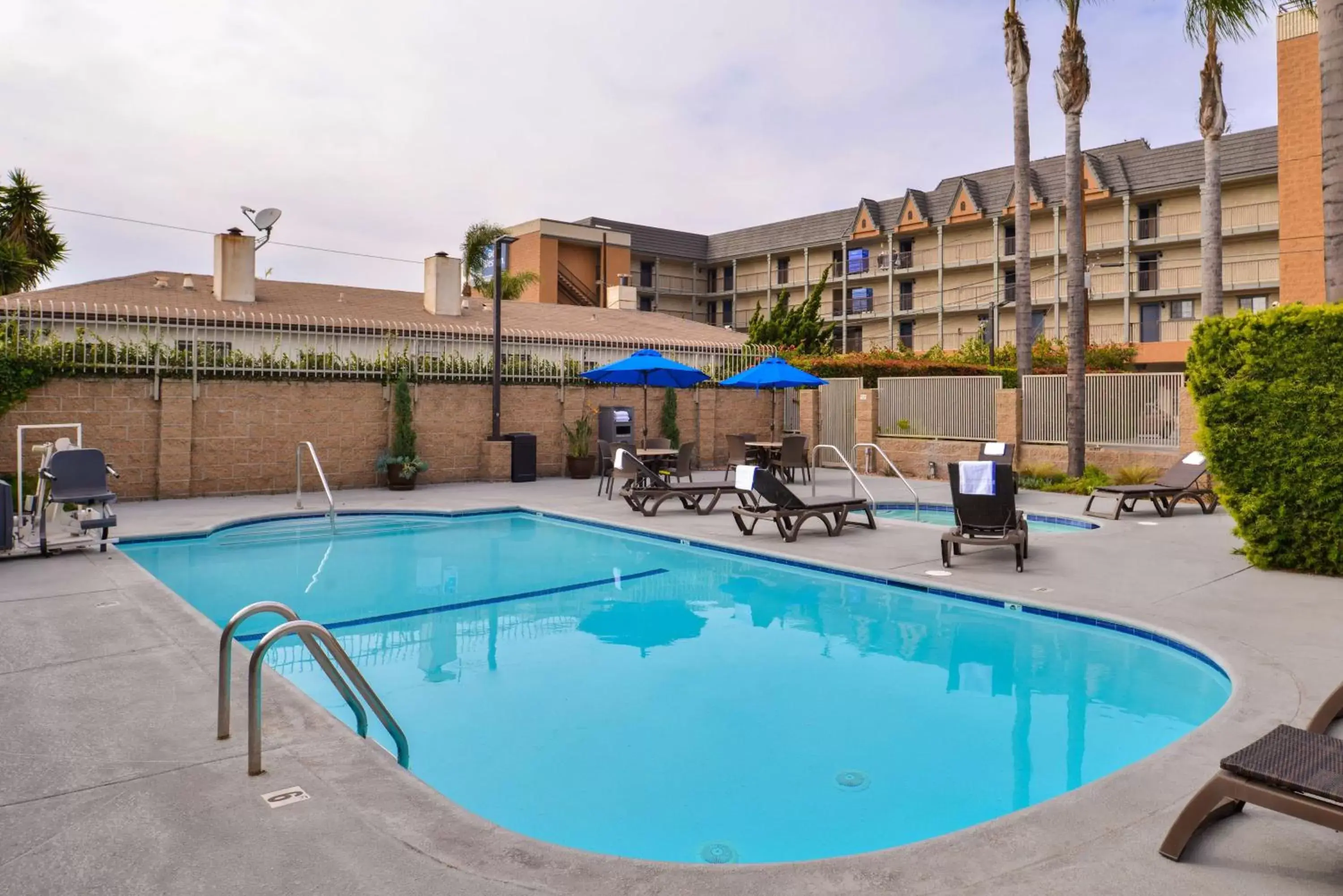 On site, Swimming Pool in Best Western Airpark Hotel - Los Angeles LAX Airport