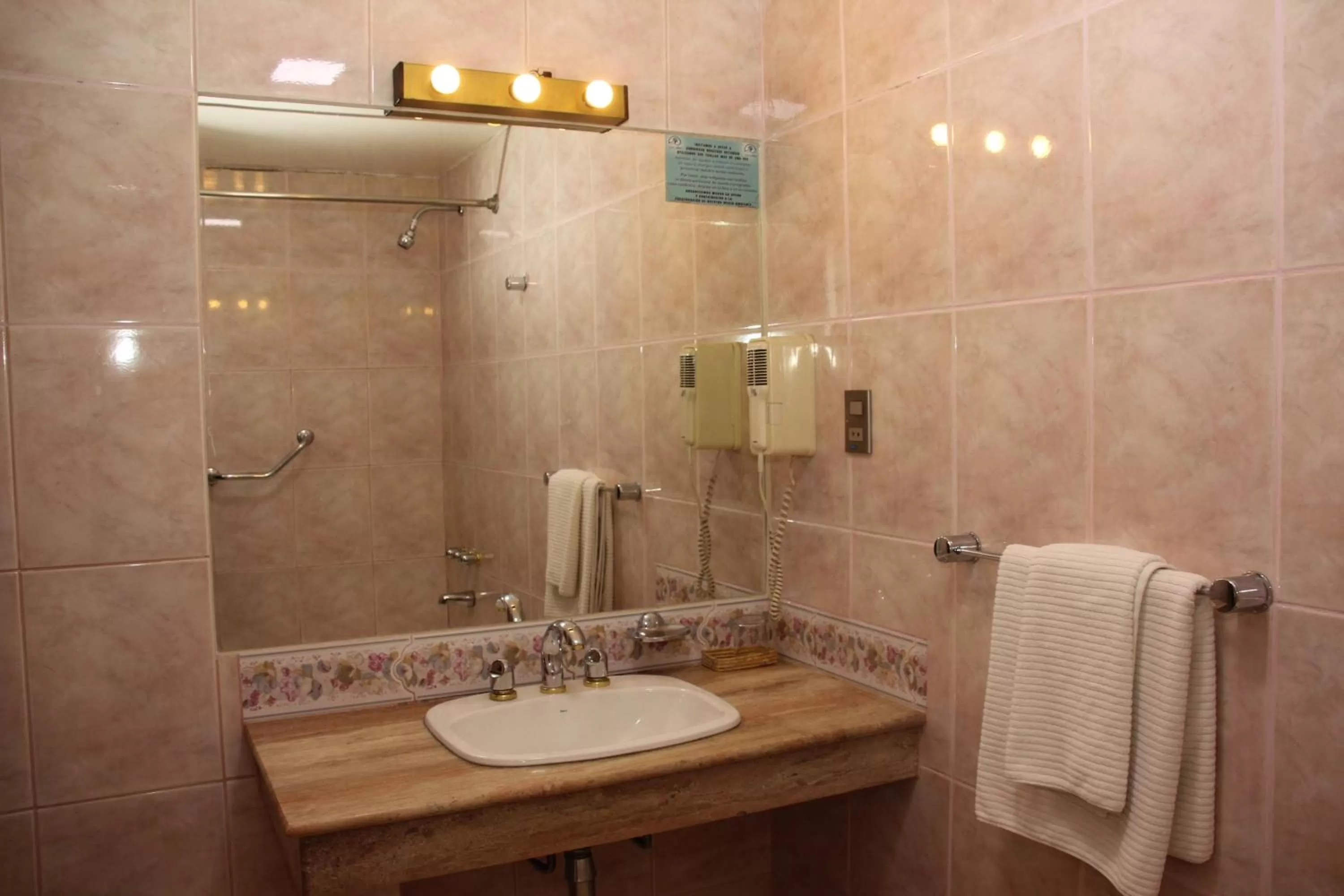 Bathroom in Hotel Los Ceibos