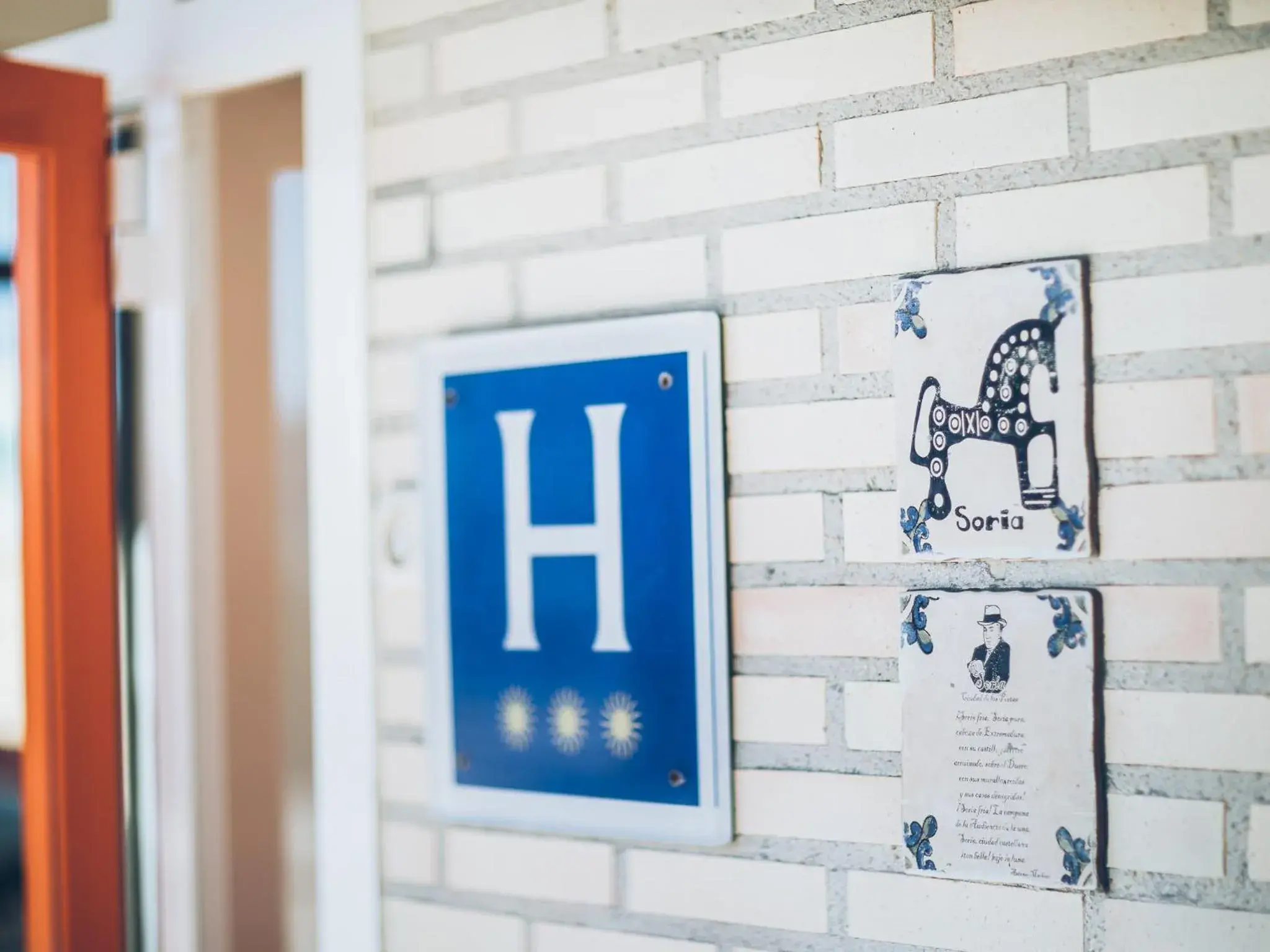 Facade/entrance in Hotel Restaurante Cadosa Facade/entrance in Hotel Restaurante Cadosa