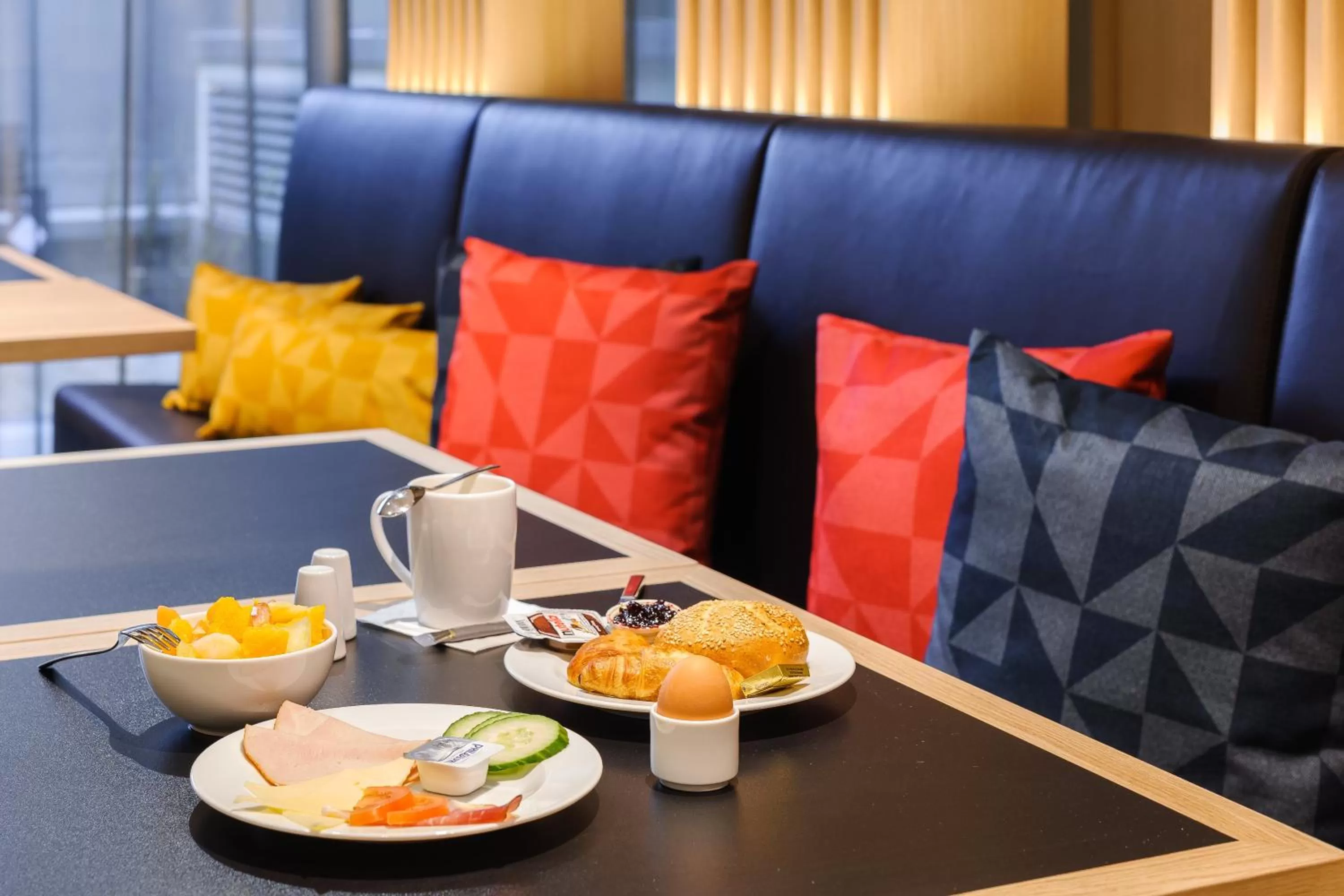 Restaurant/places to eat in Holiday Inn Express - Berlin - Alexanderplatz by IHG