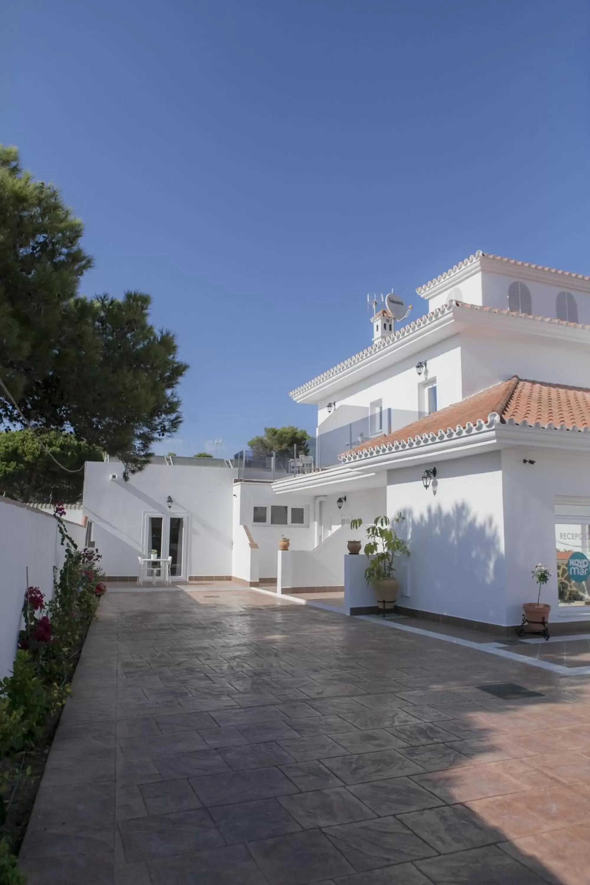 Facade/entrance, Property Building in Hotel Novomar