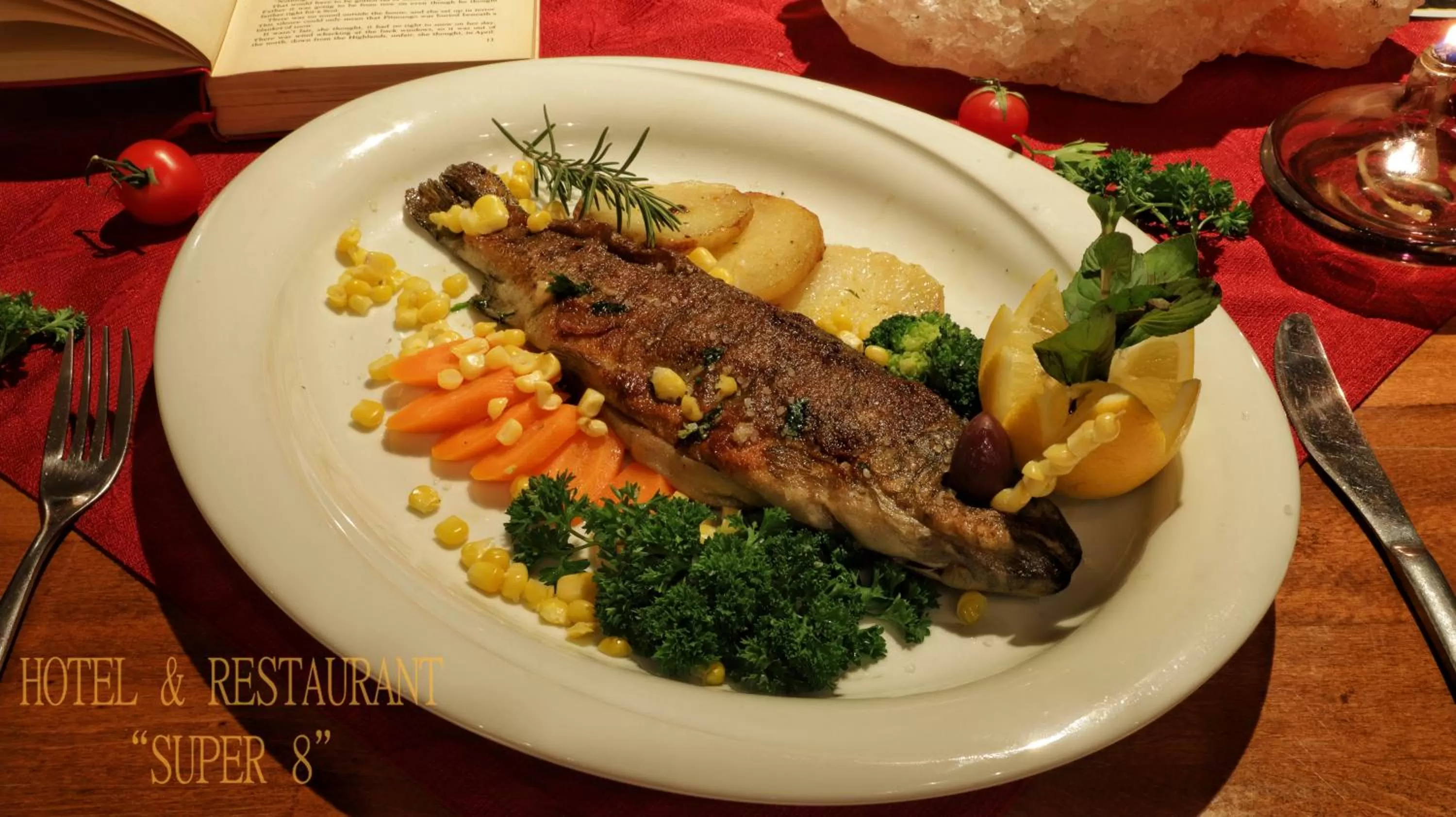 Restaurant/places to eat in Hotel Super 8