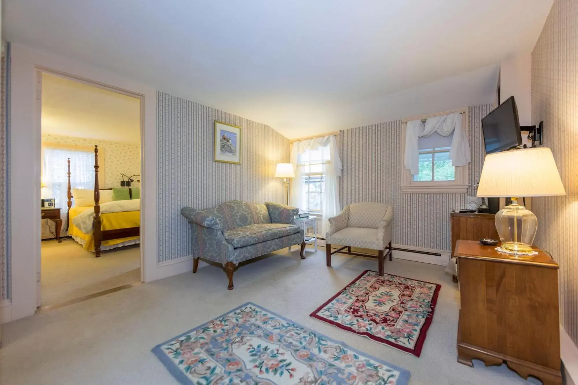 TV and multimedia, Seating Area in The Elmhurst Inn